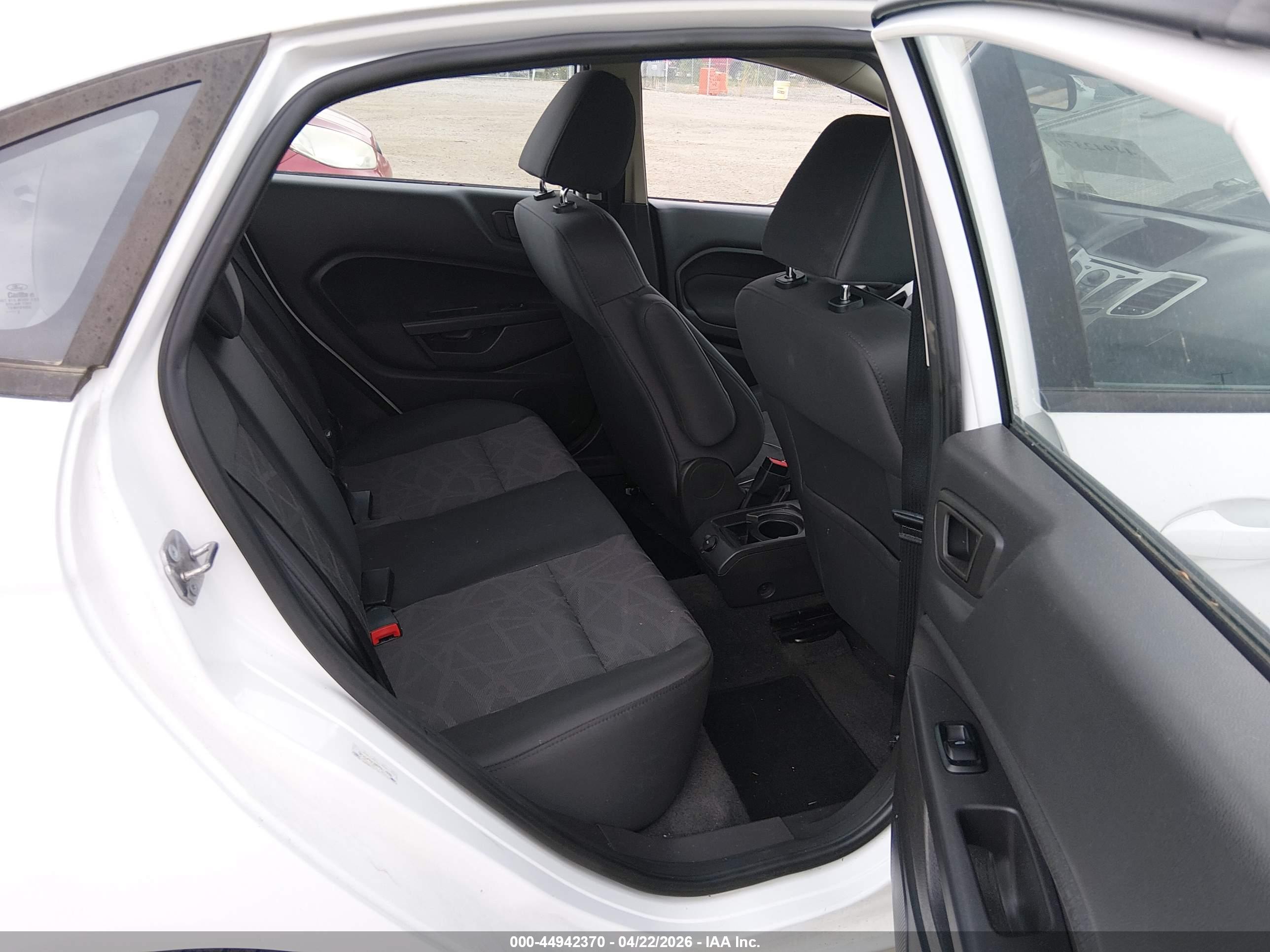 FORD FIESTA image 8