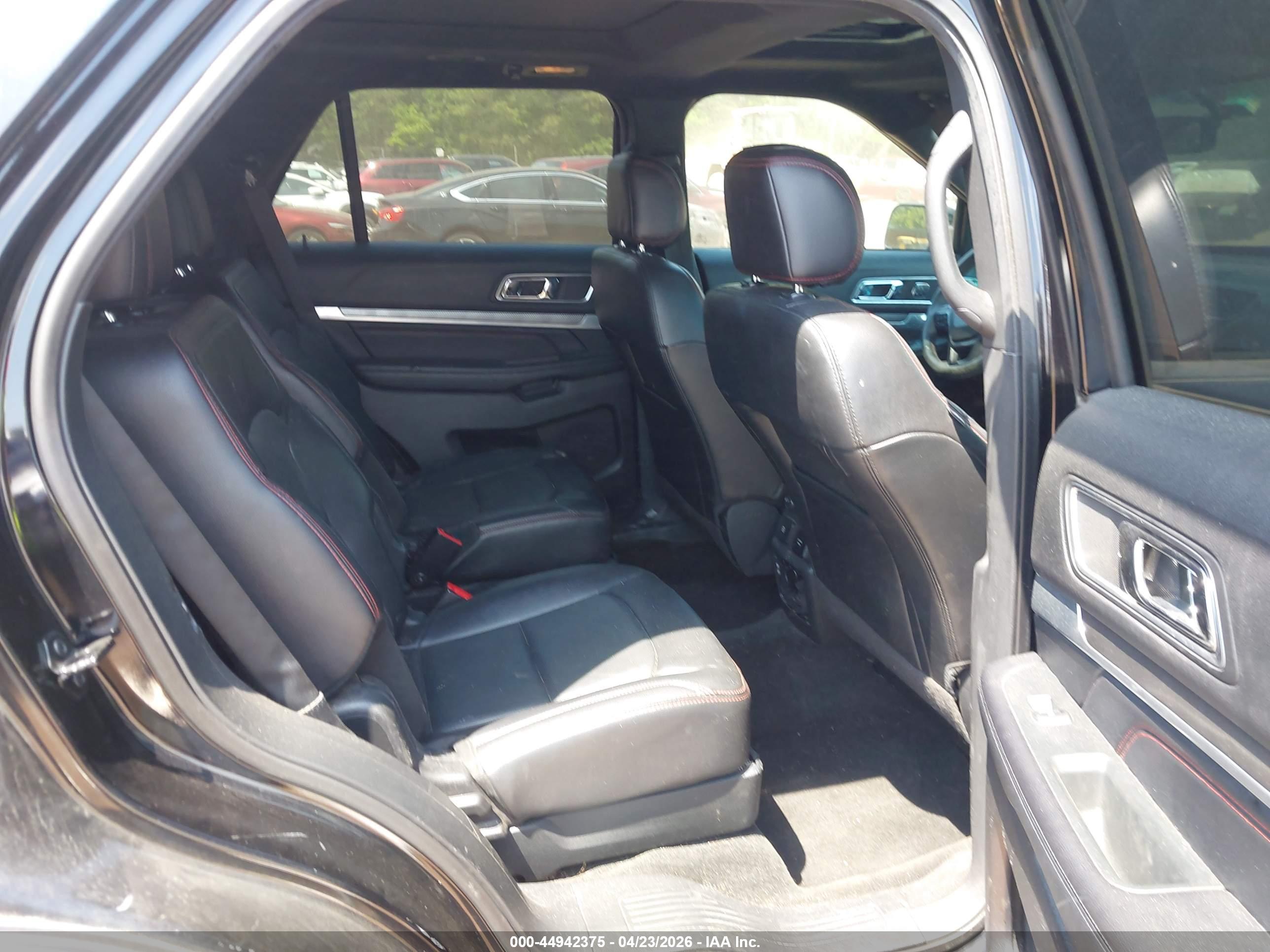 FORD EXPLORER image 8