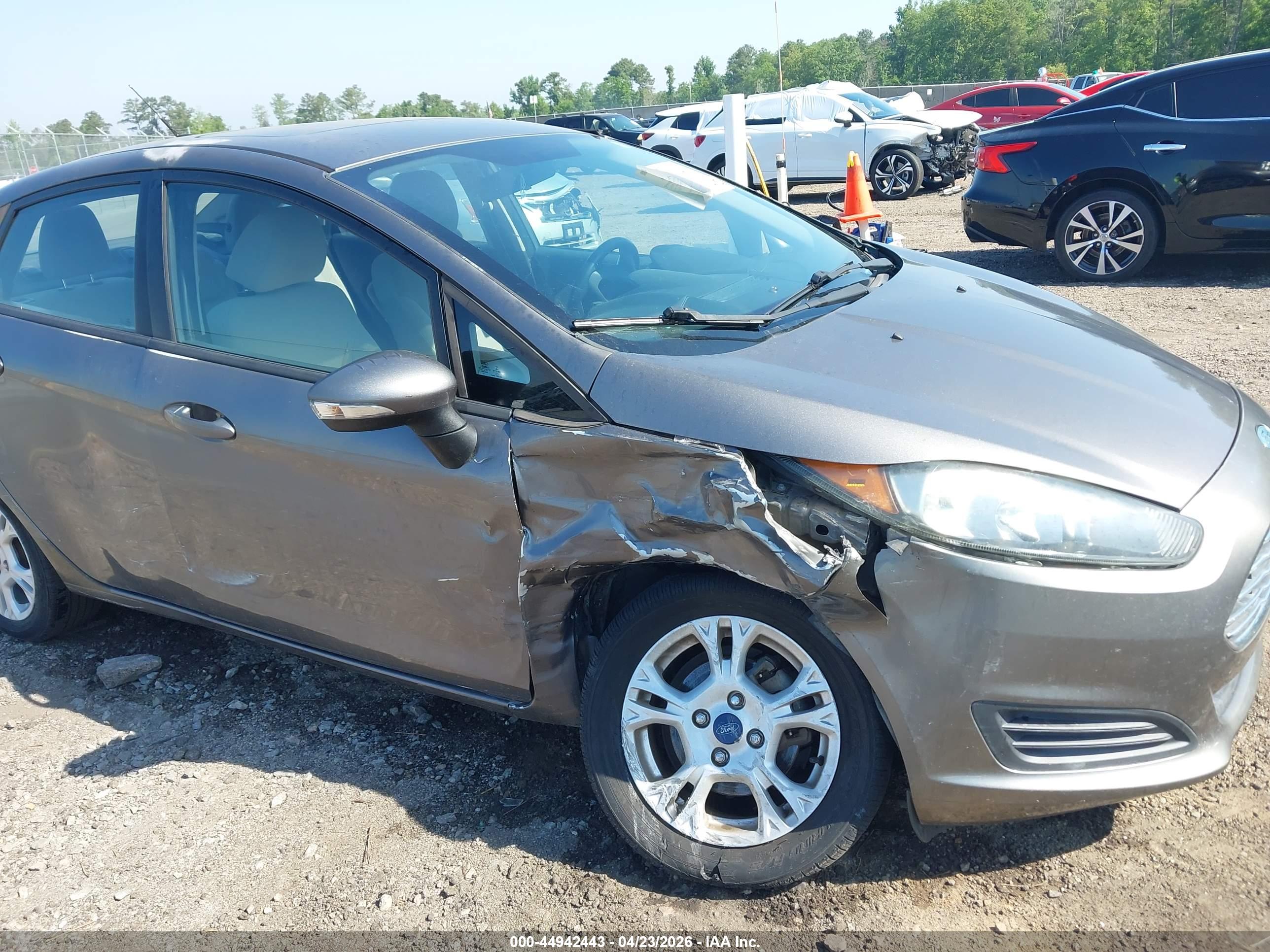 FORD FIESTA image 6