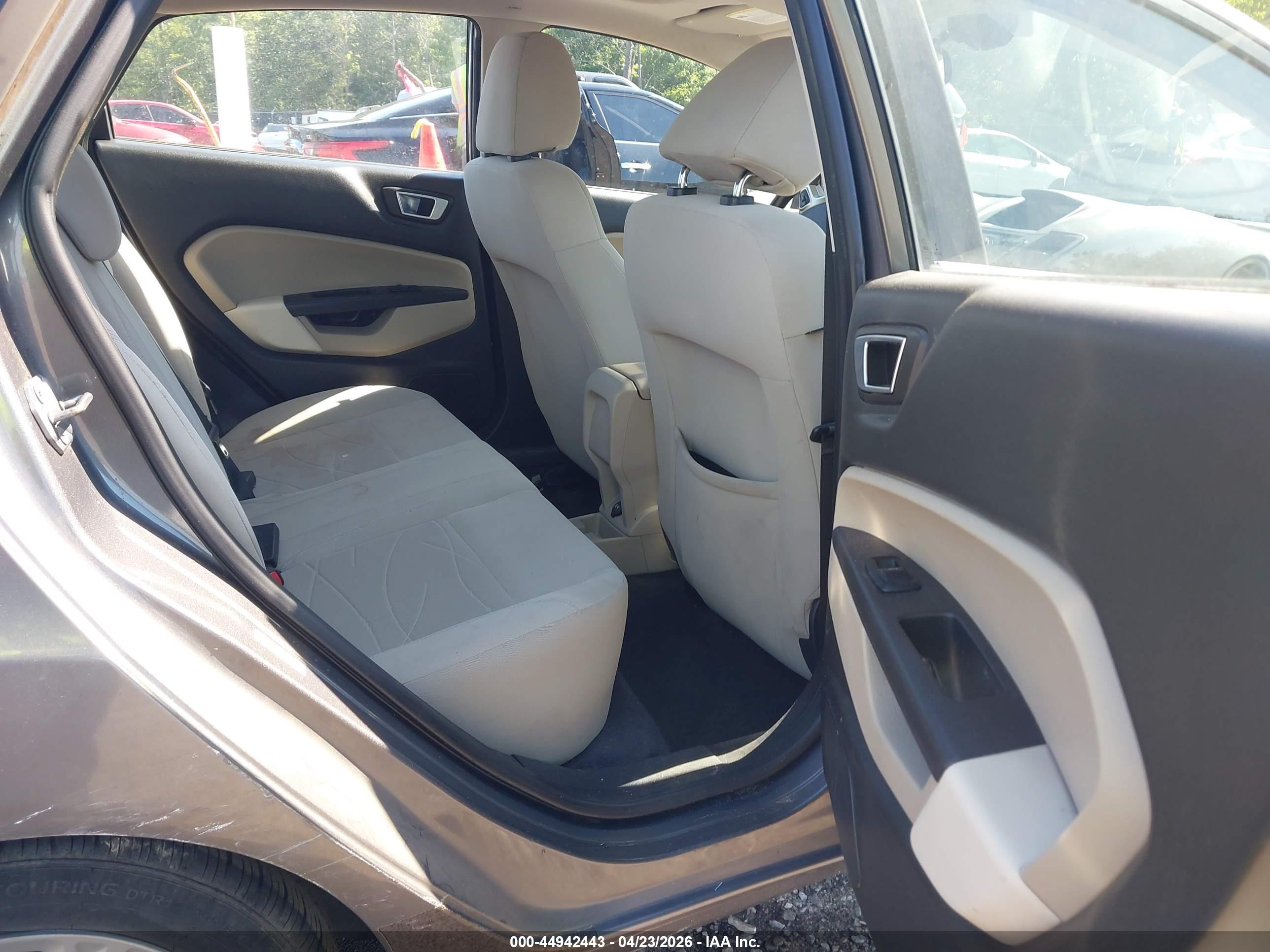 FORD FIESTA image 8
