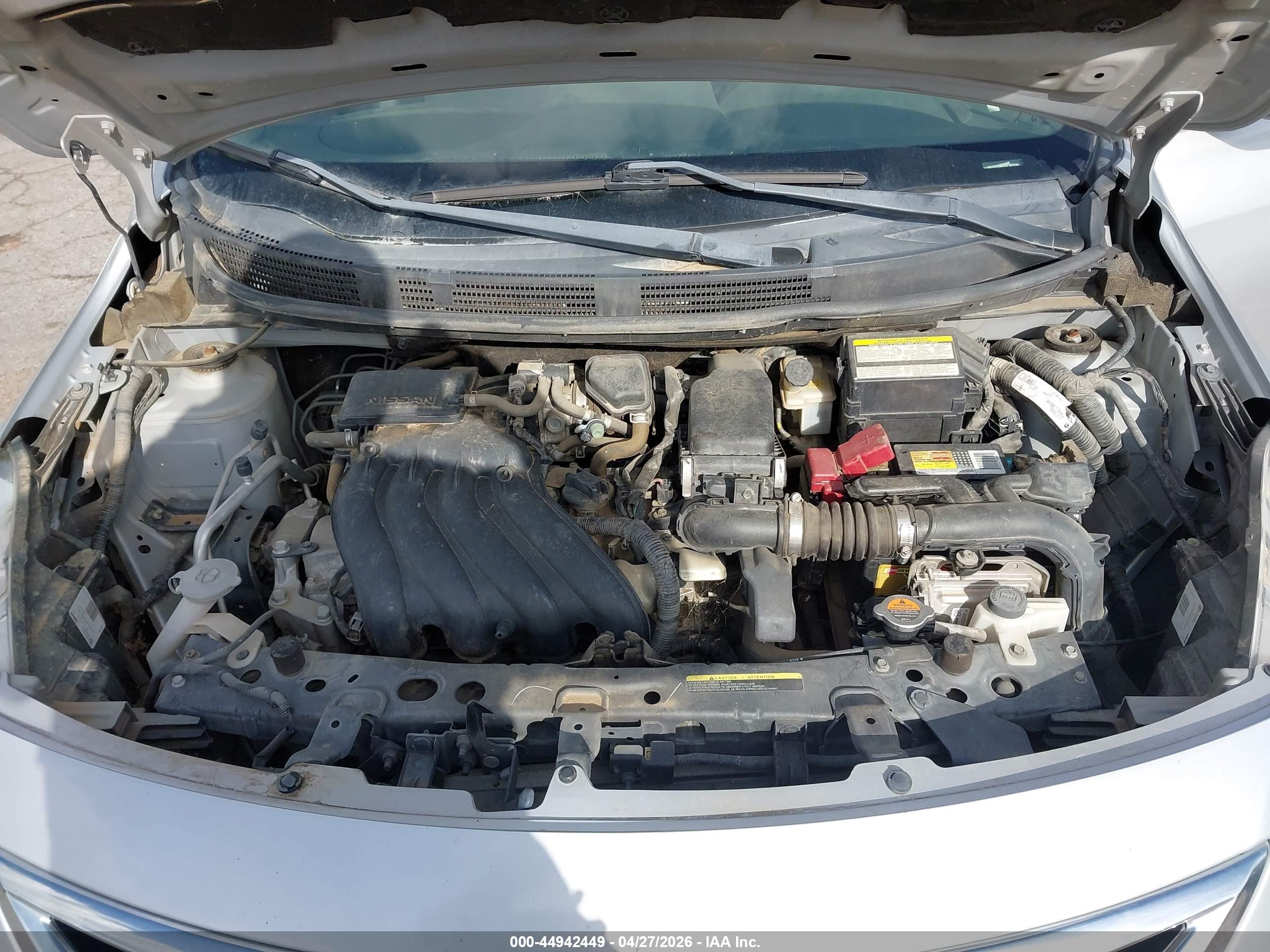 NISSAN VERSA image 10