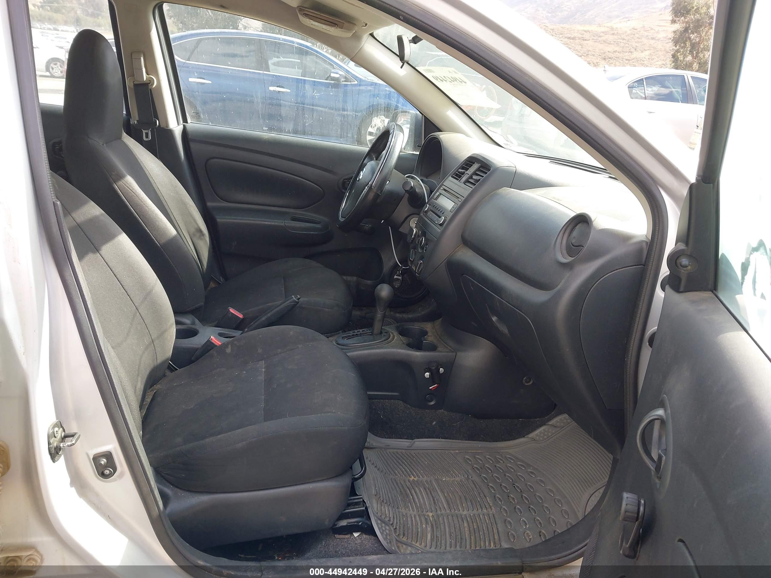 NISSAN VERSA image 5