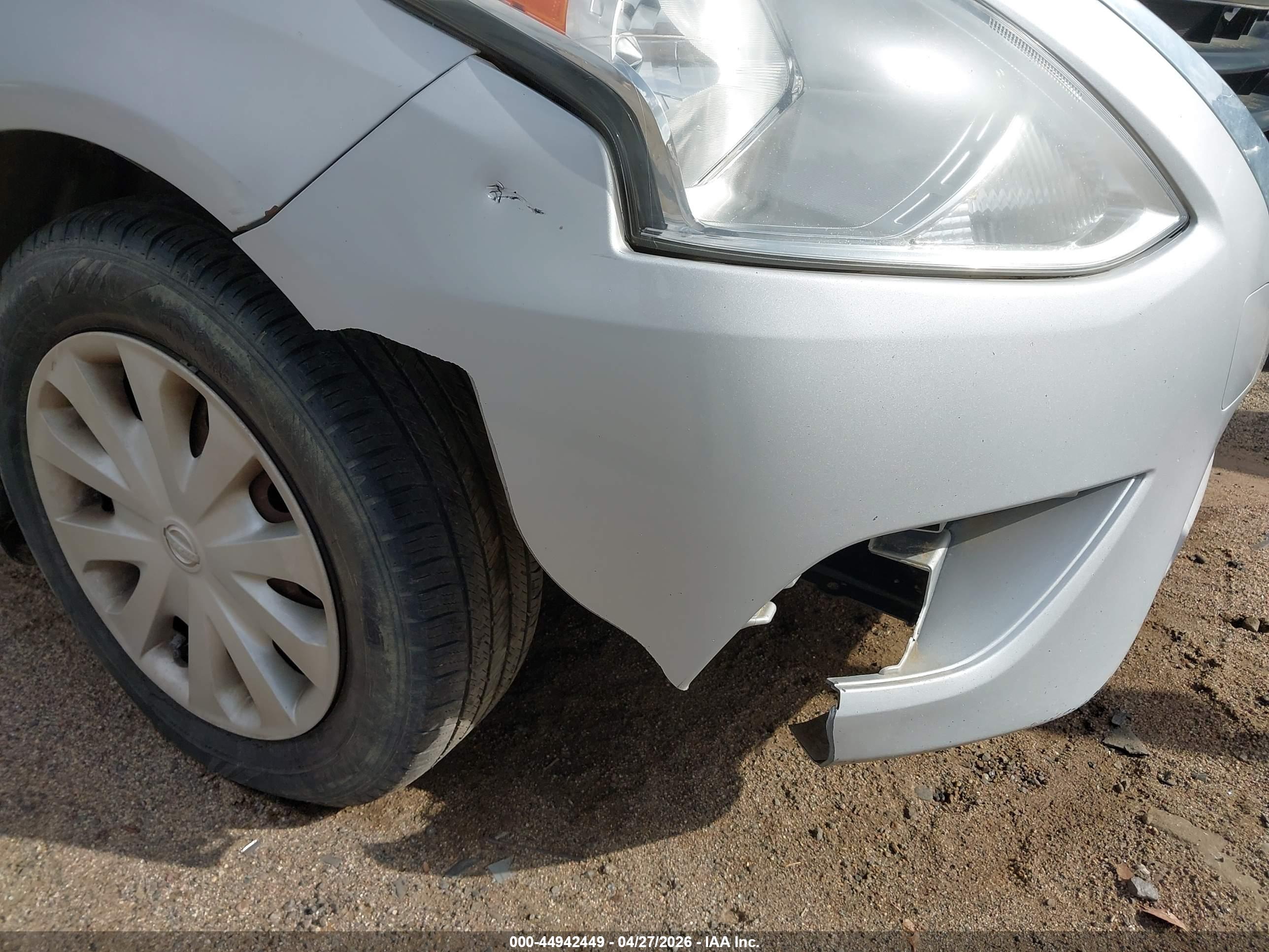 NISSAN VERSA image 6