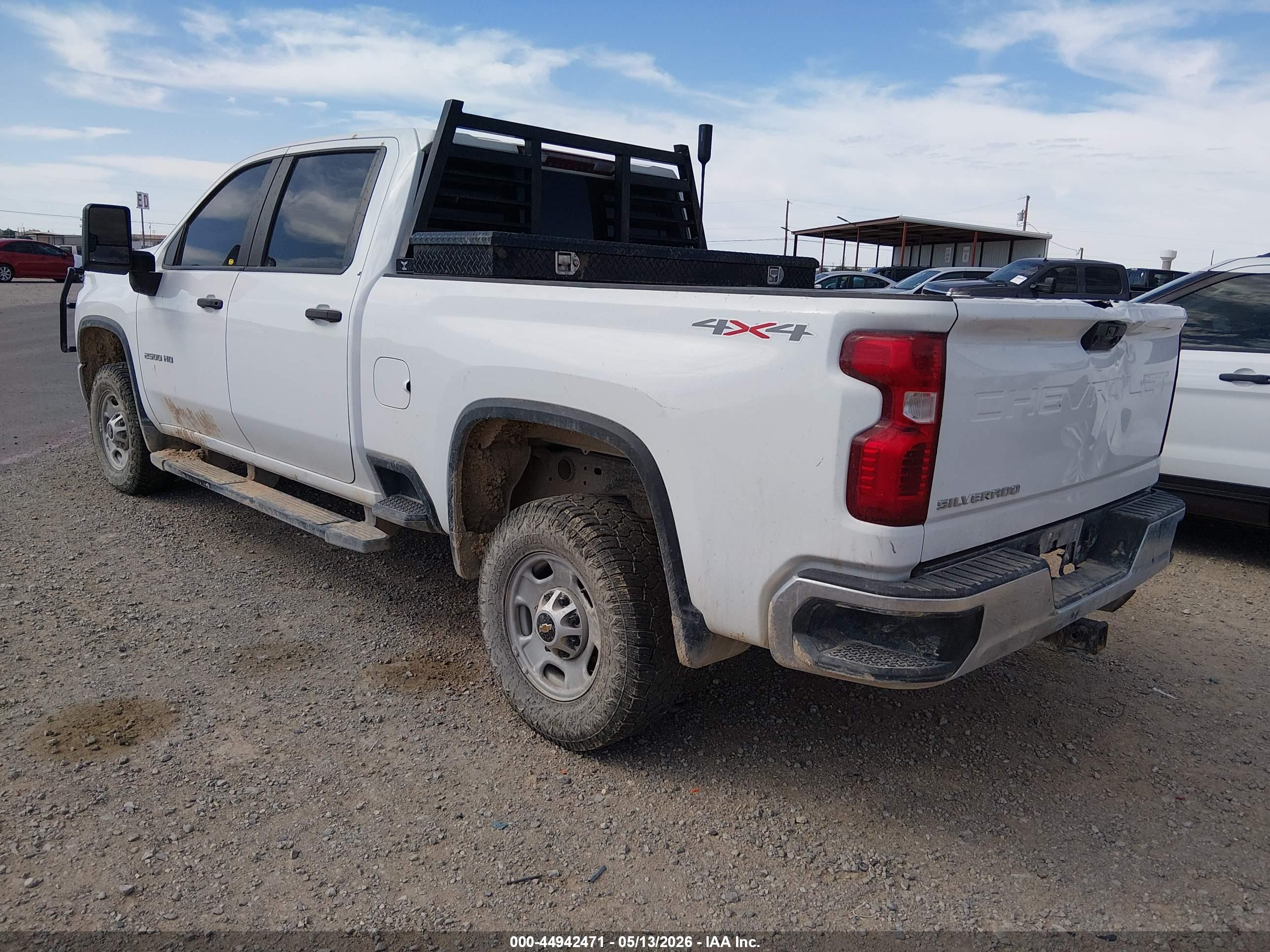 CHEVROLET SILVERADO image 3