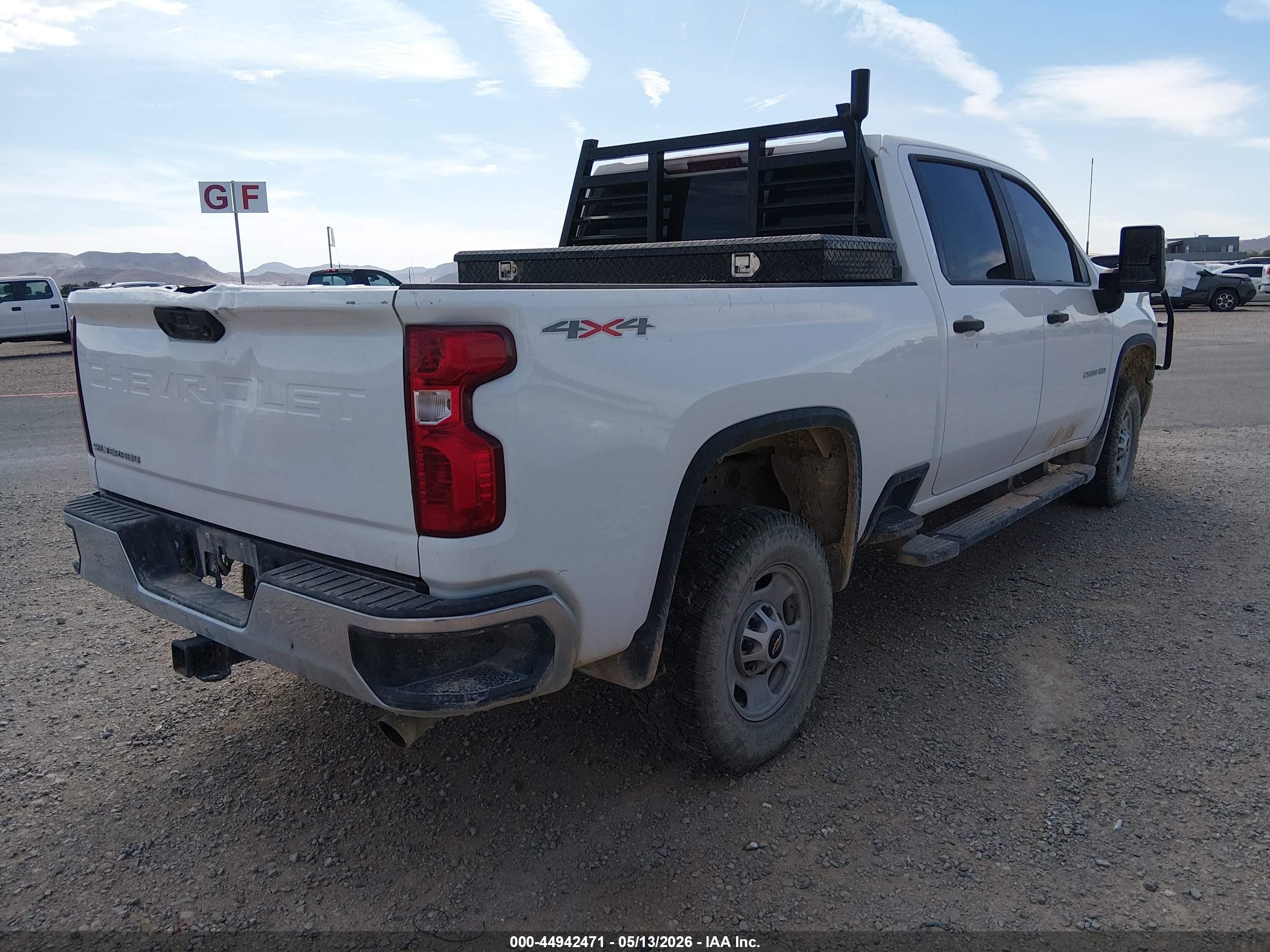 CHEVROLET SILVERADO image 4