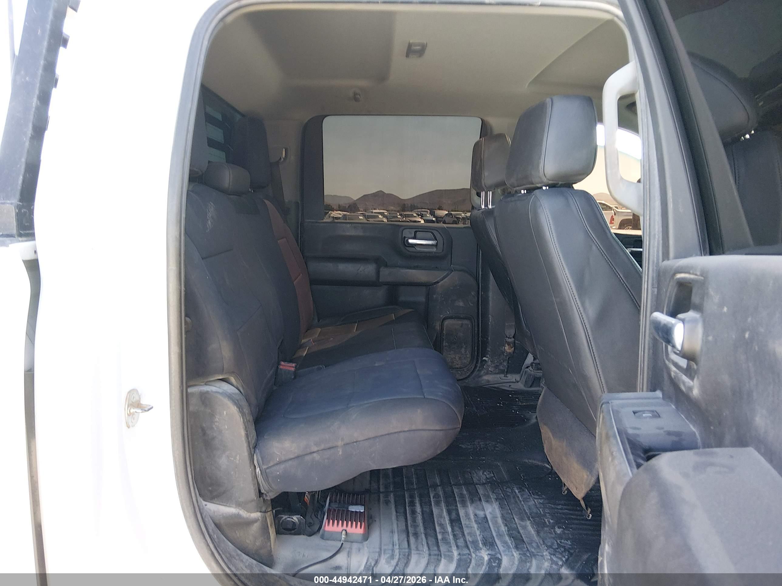 CHEVROLET SILVERADO image 8