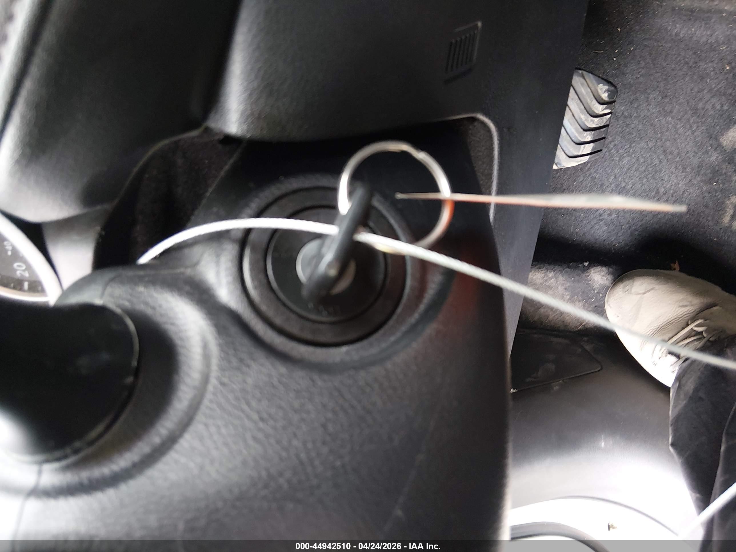 NISSAN VERSA image 11