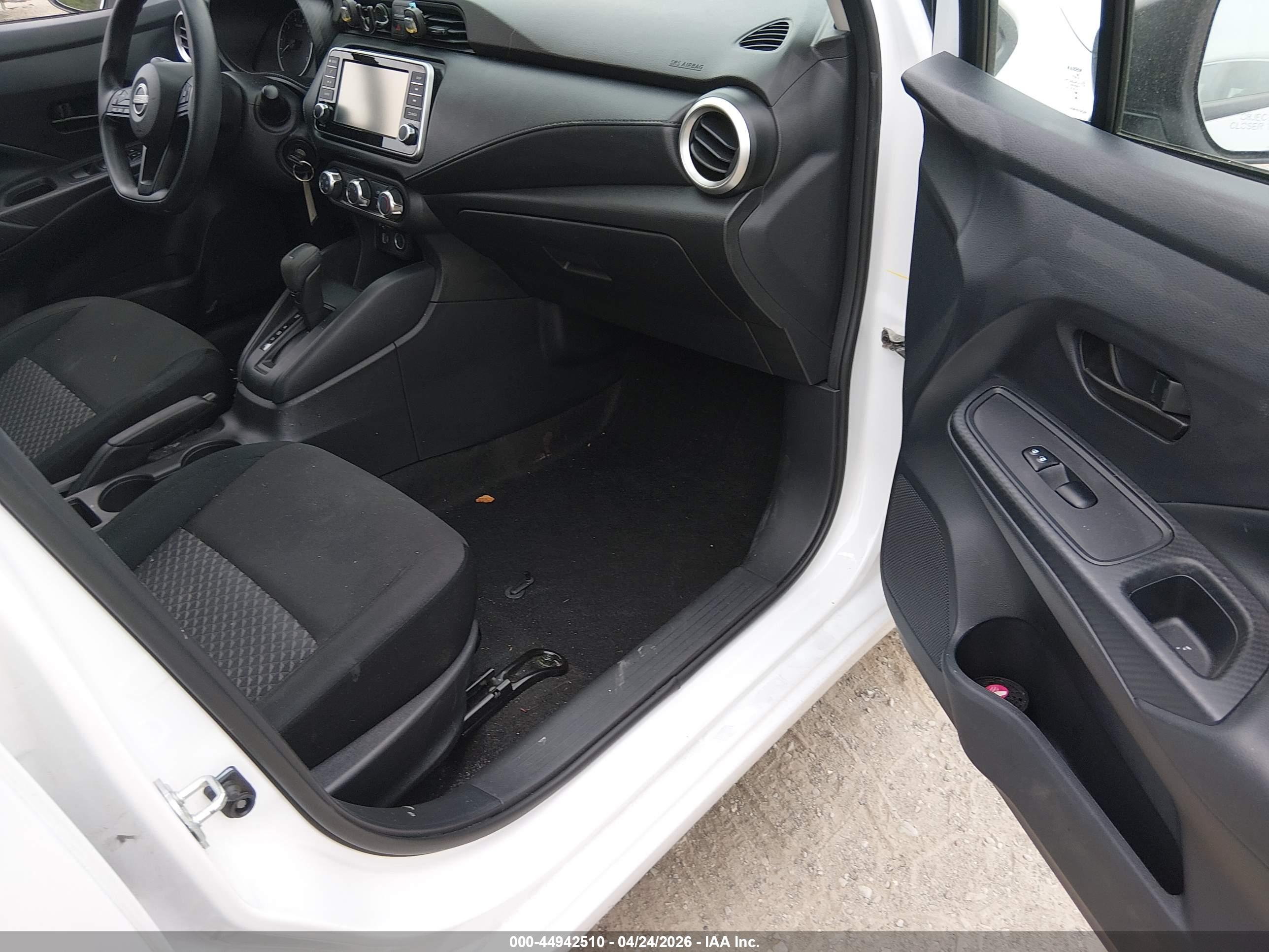 NISSAN VERSA image 5