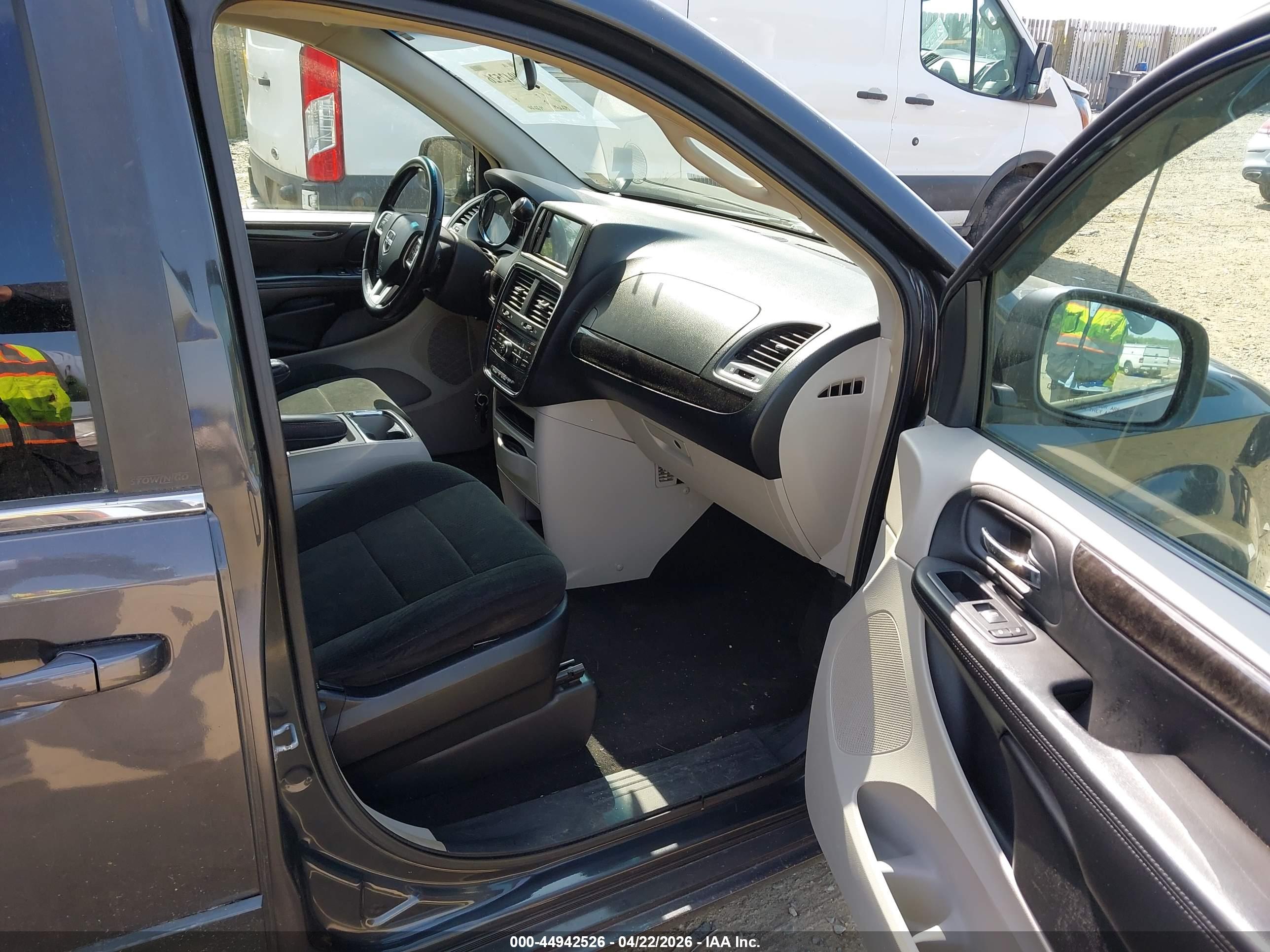 DODGE GRAND image 5