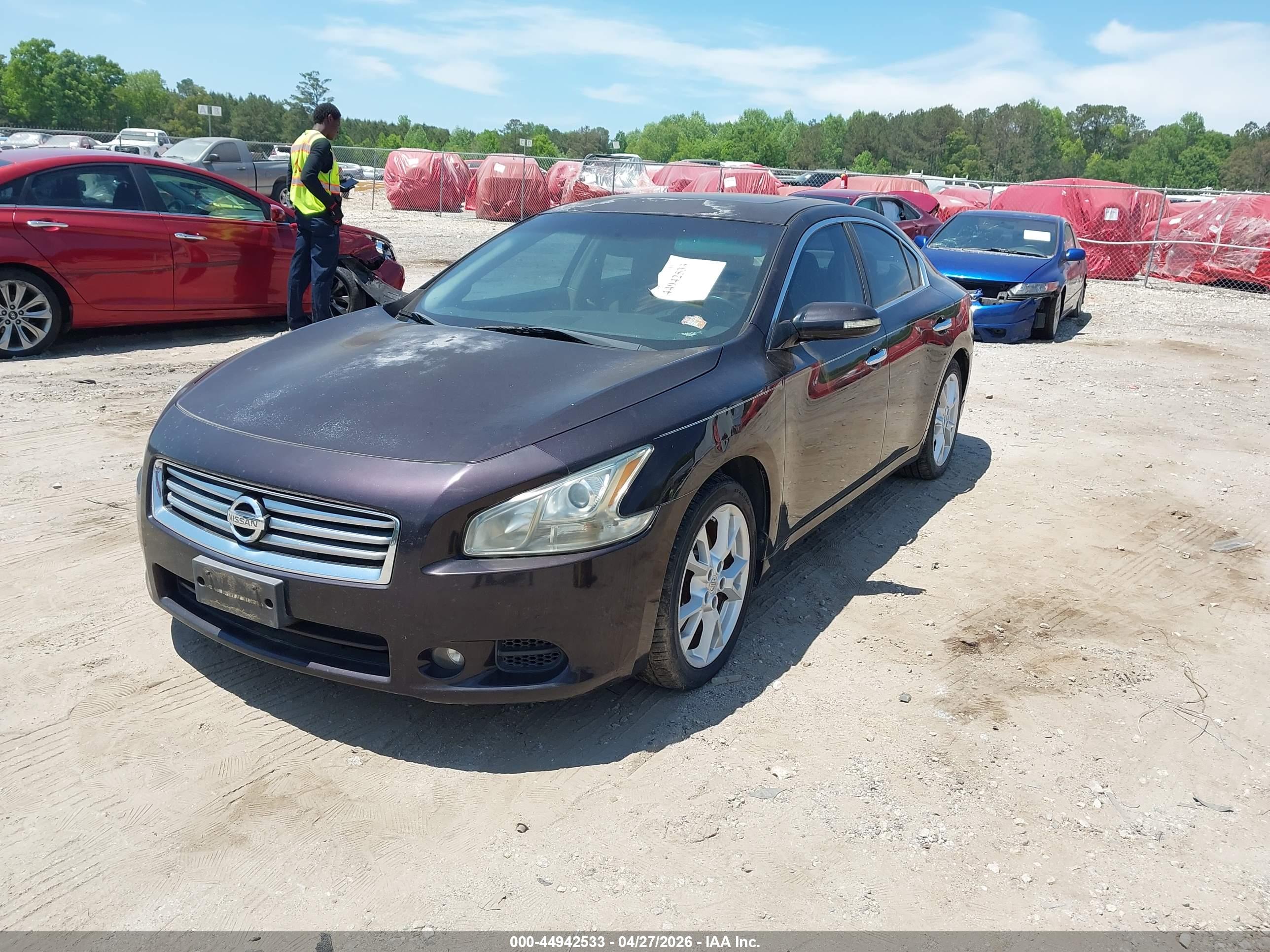 NISSAN MAXIMA image 6