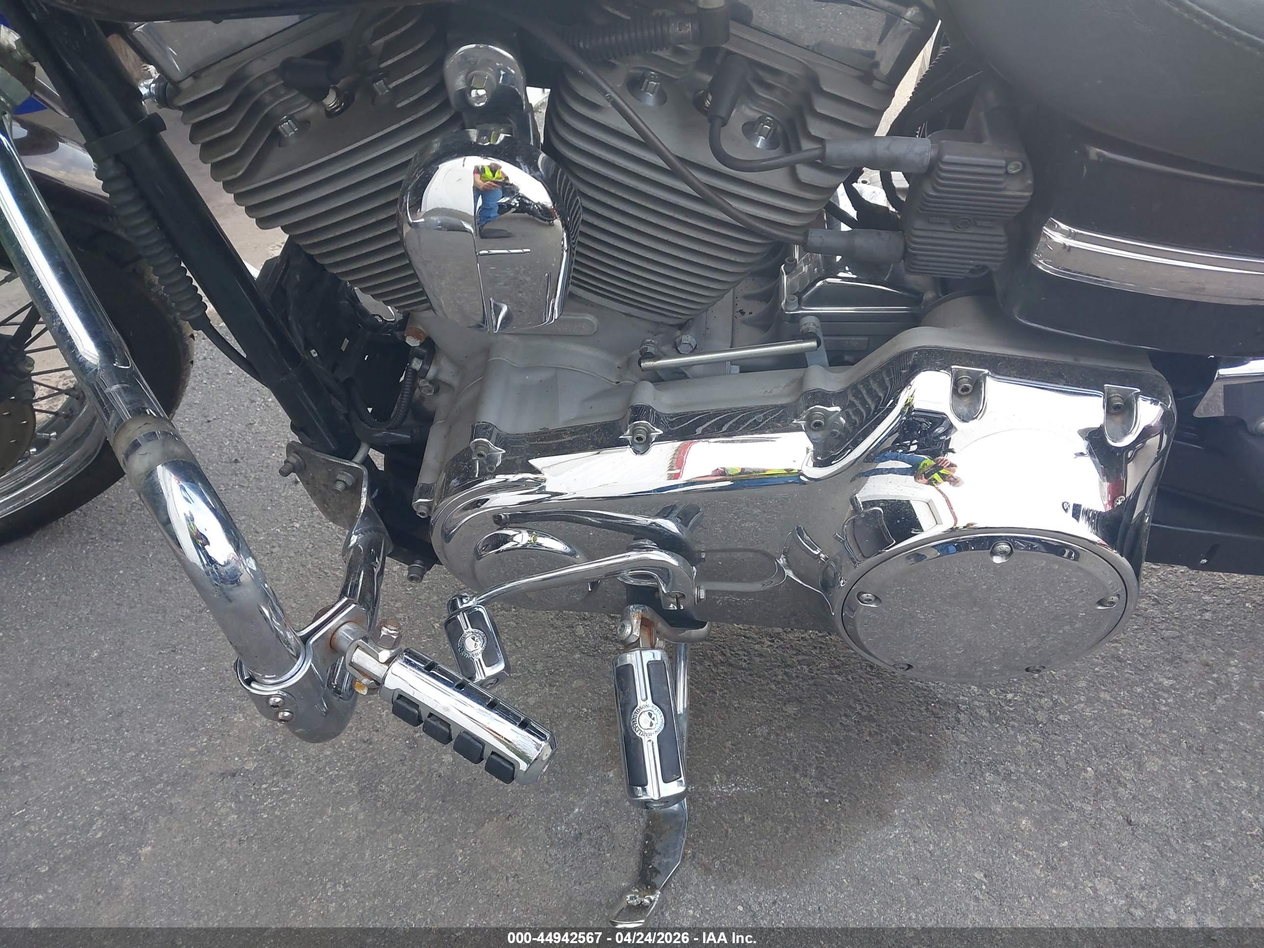 HARLEY-DAVIDSON FXDC image 9