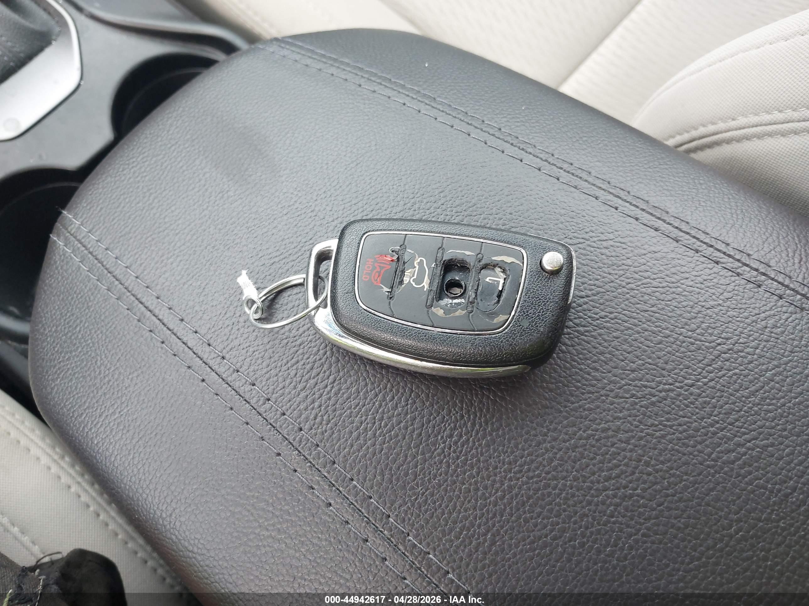 HYUNDAI SANTA image 11