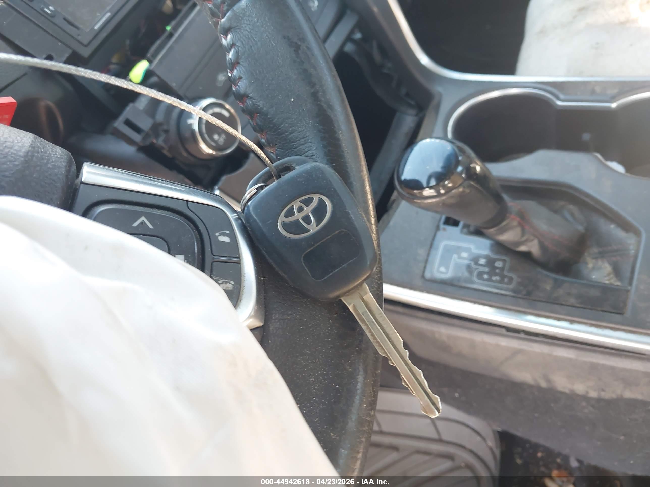 TOYOTA CAMRY image 11