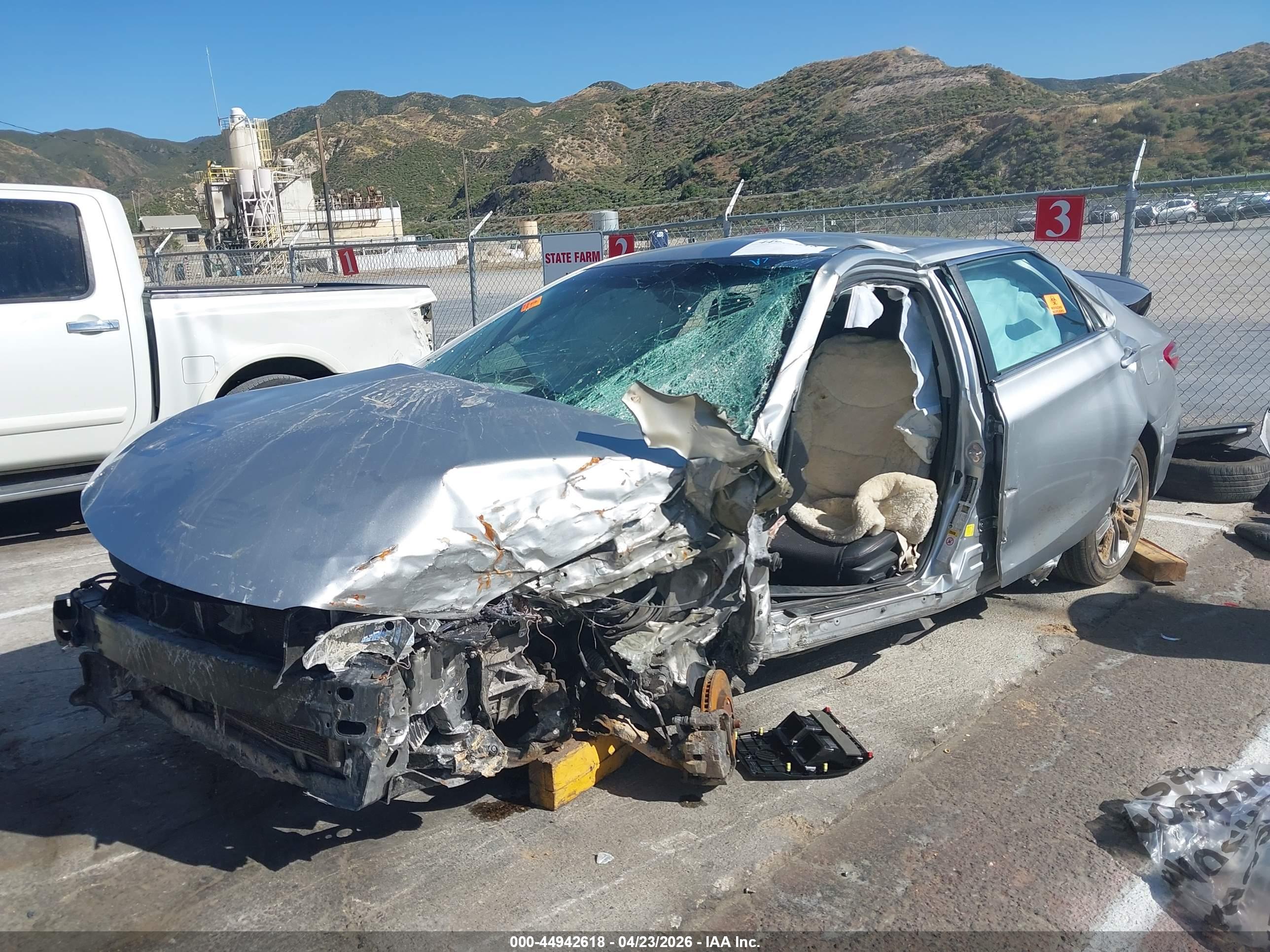 TOYOTA CAMRY image 2