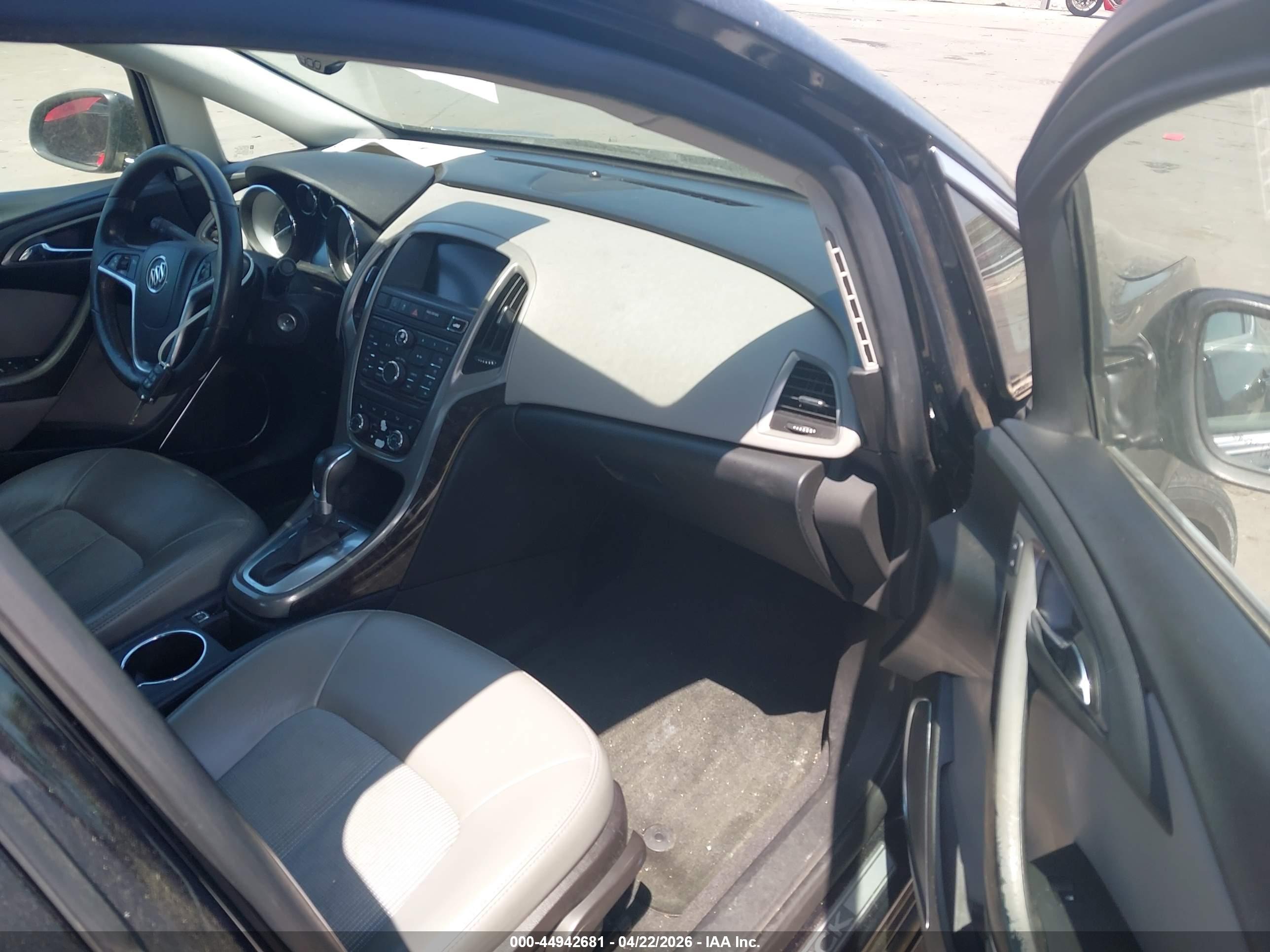 BUICK VERANO image 5