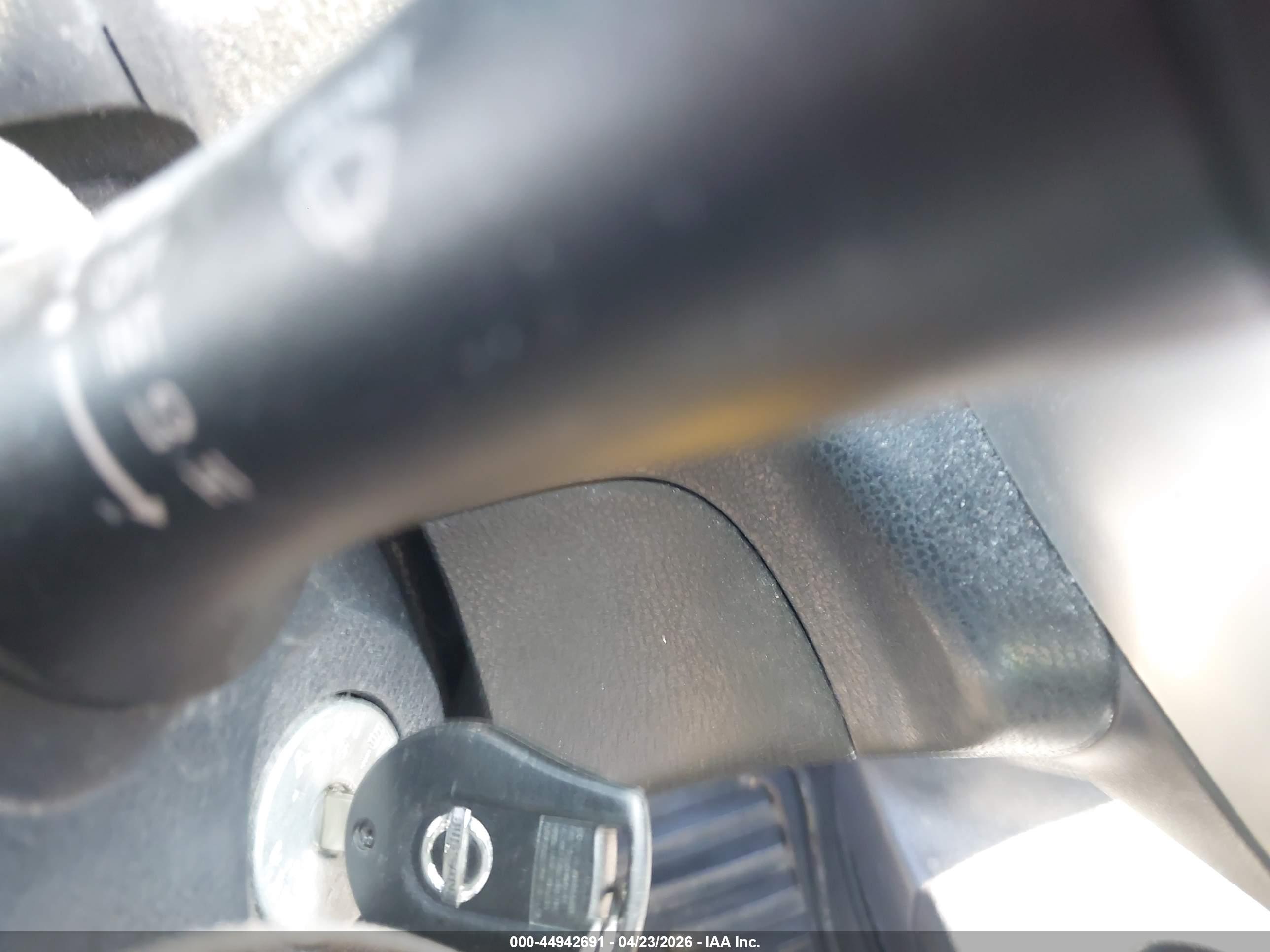 NISSAN VERSA image 11