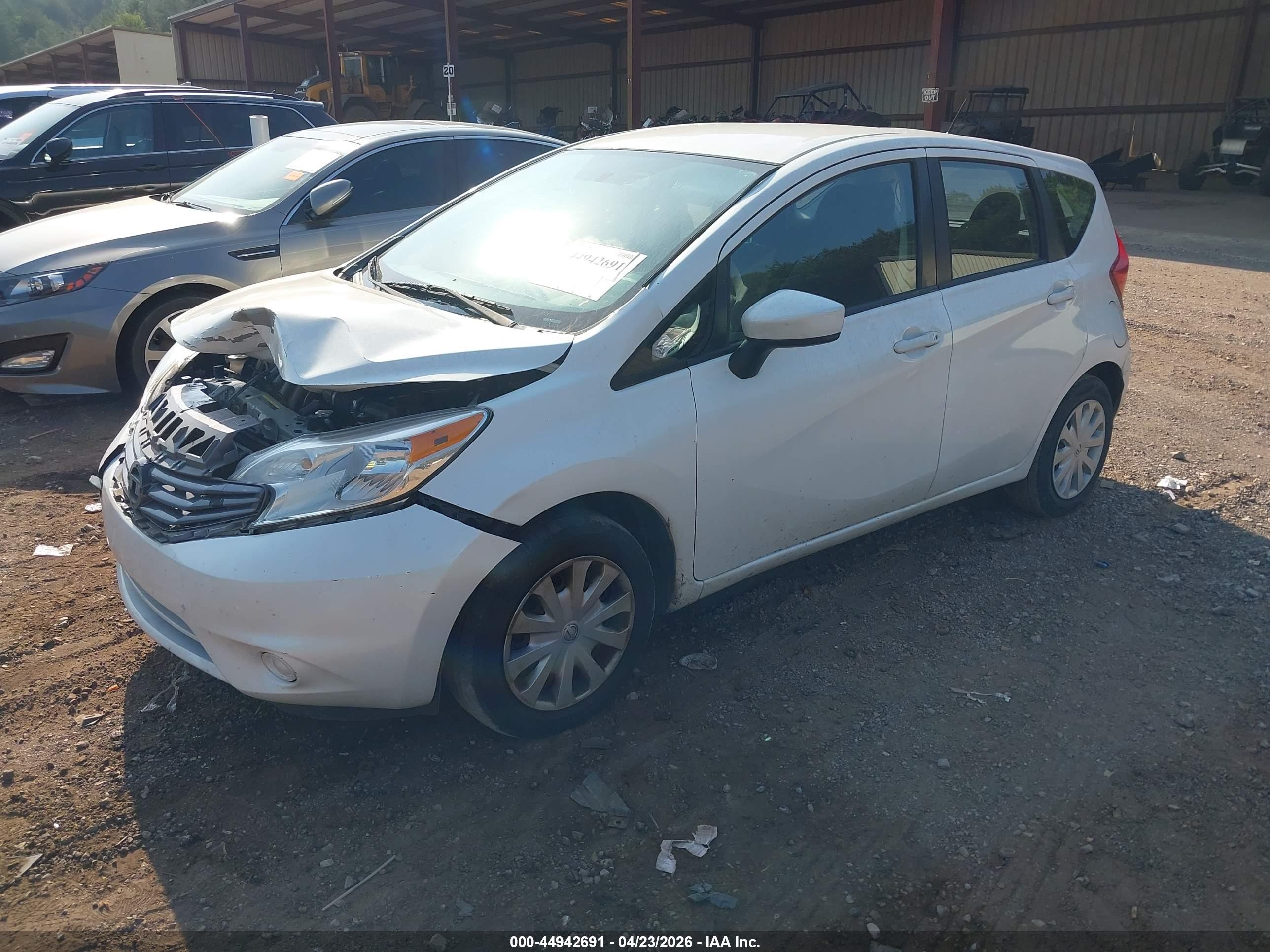 NISSAN VERSA image 2