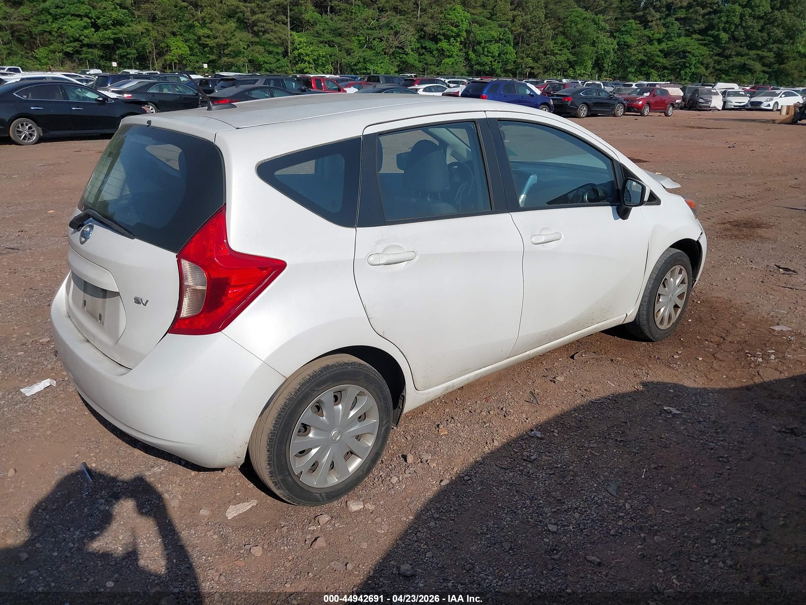 NISSAN VERSA image 4
