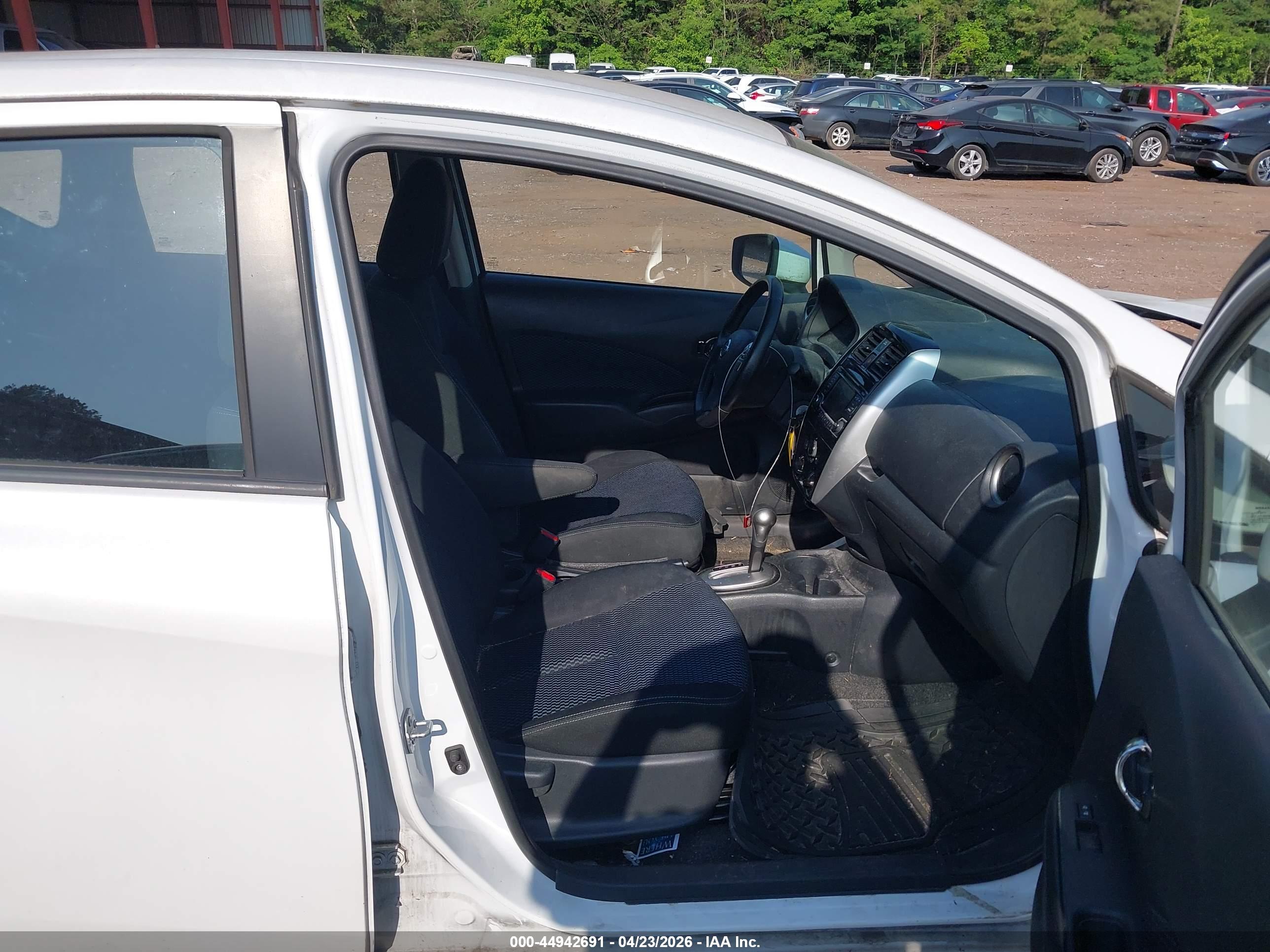 NISSAN VERSA image 5