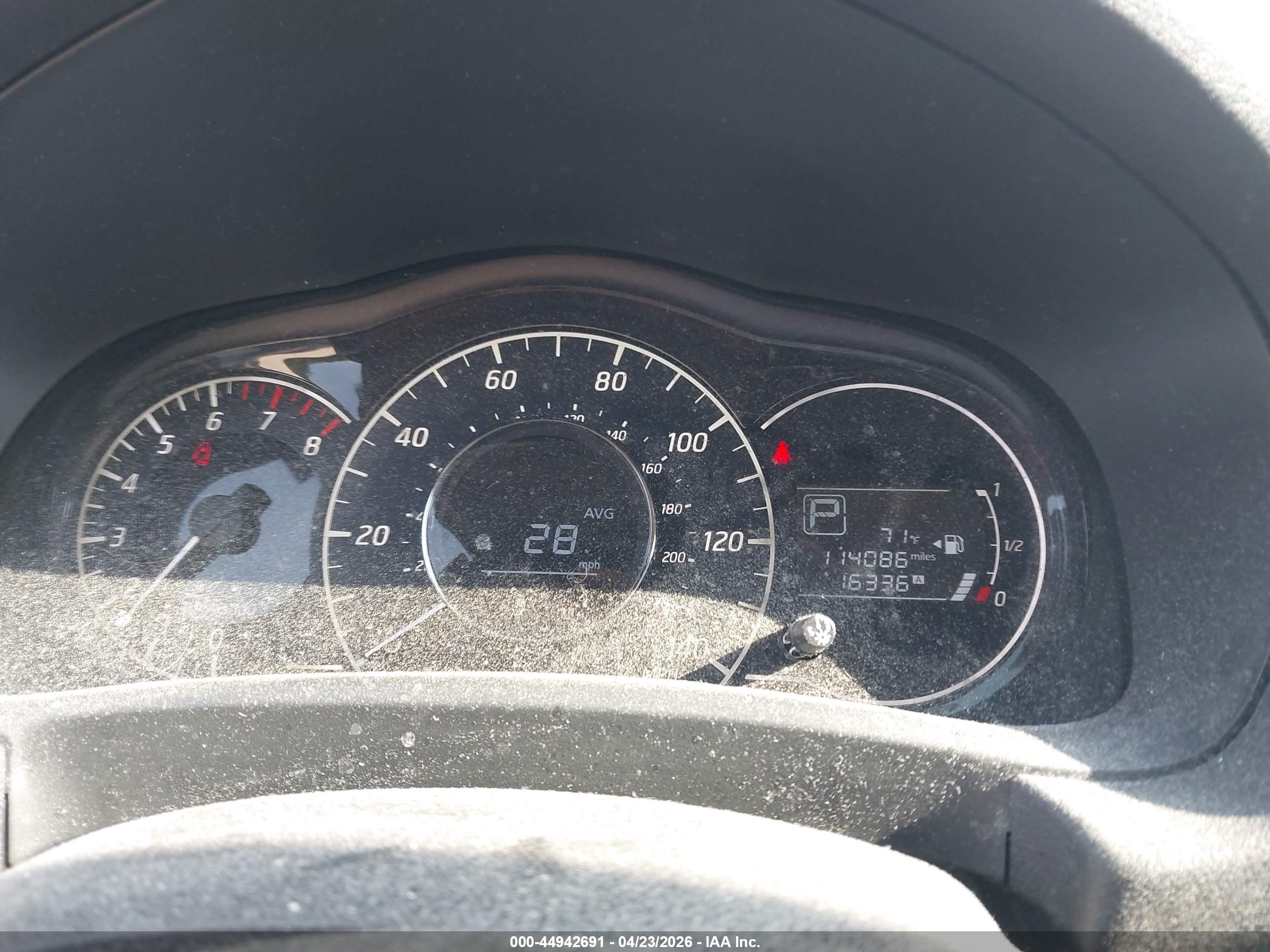 NISSAN VERSA image 7