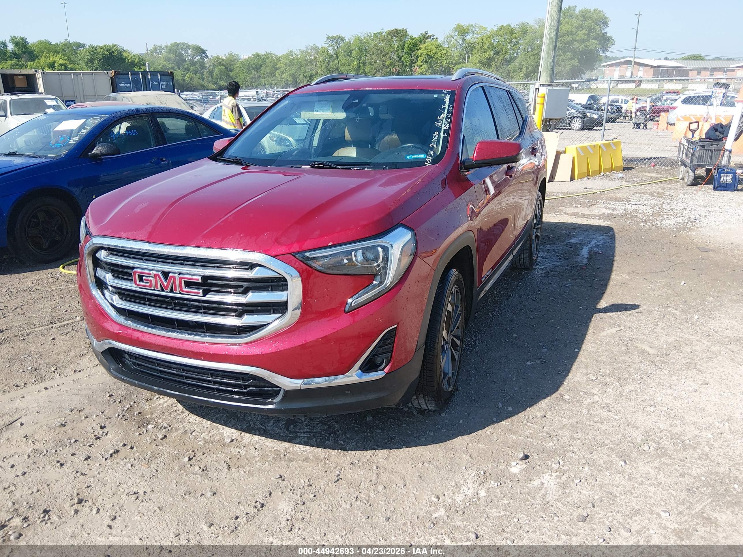 GMC TERRAIN image 2