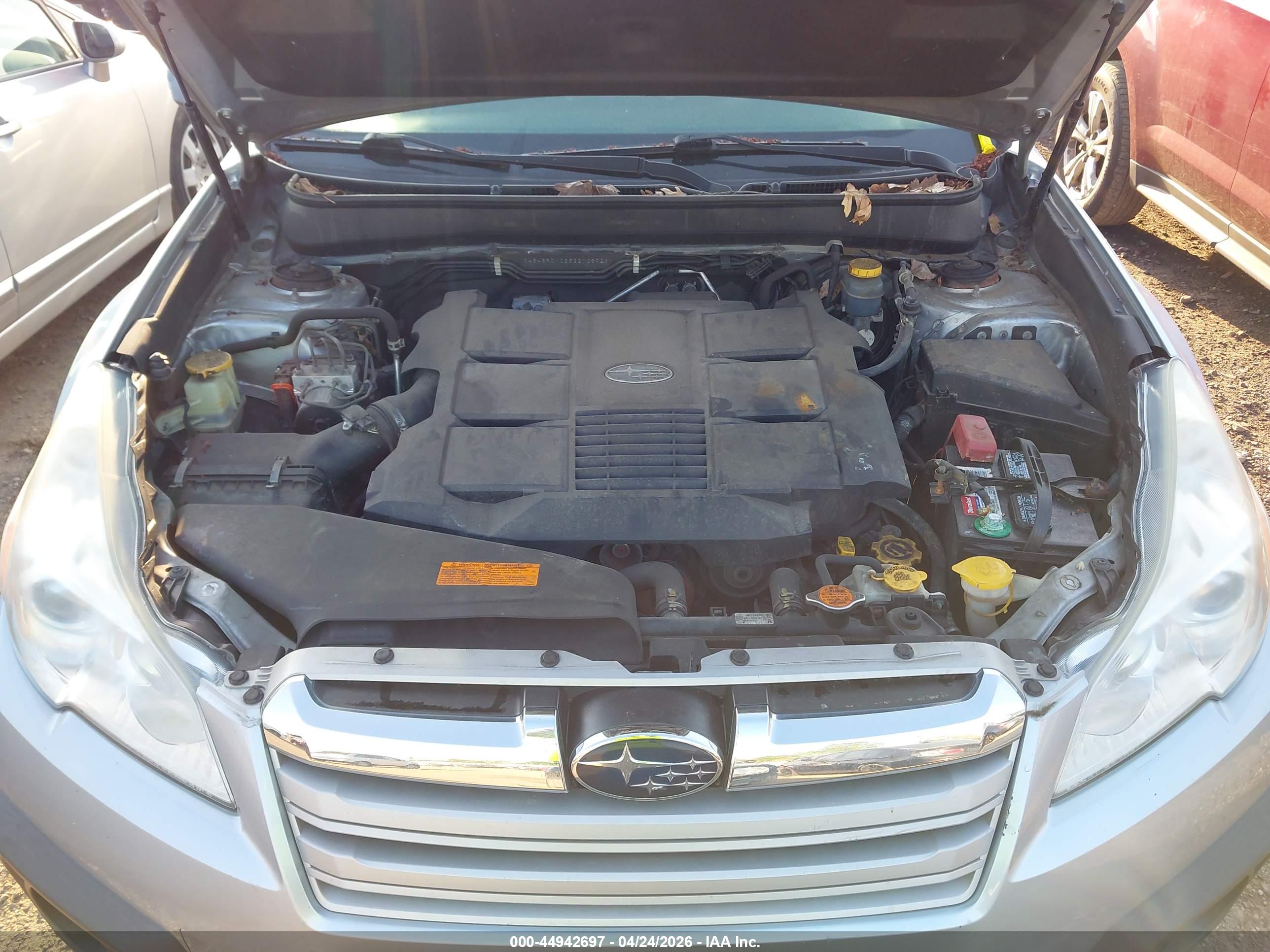 SUBARU OUTBACK image 10
