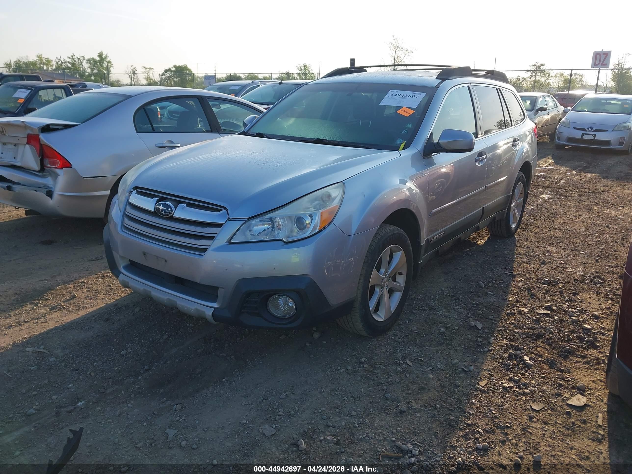 SUBARU OUTBACK image 2