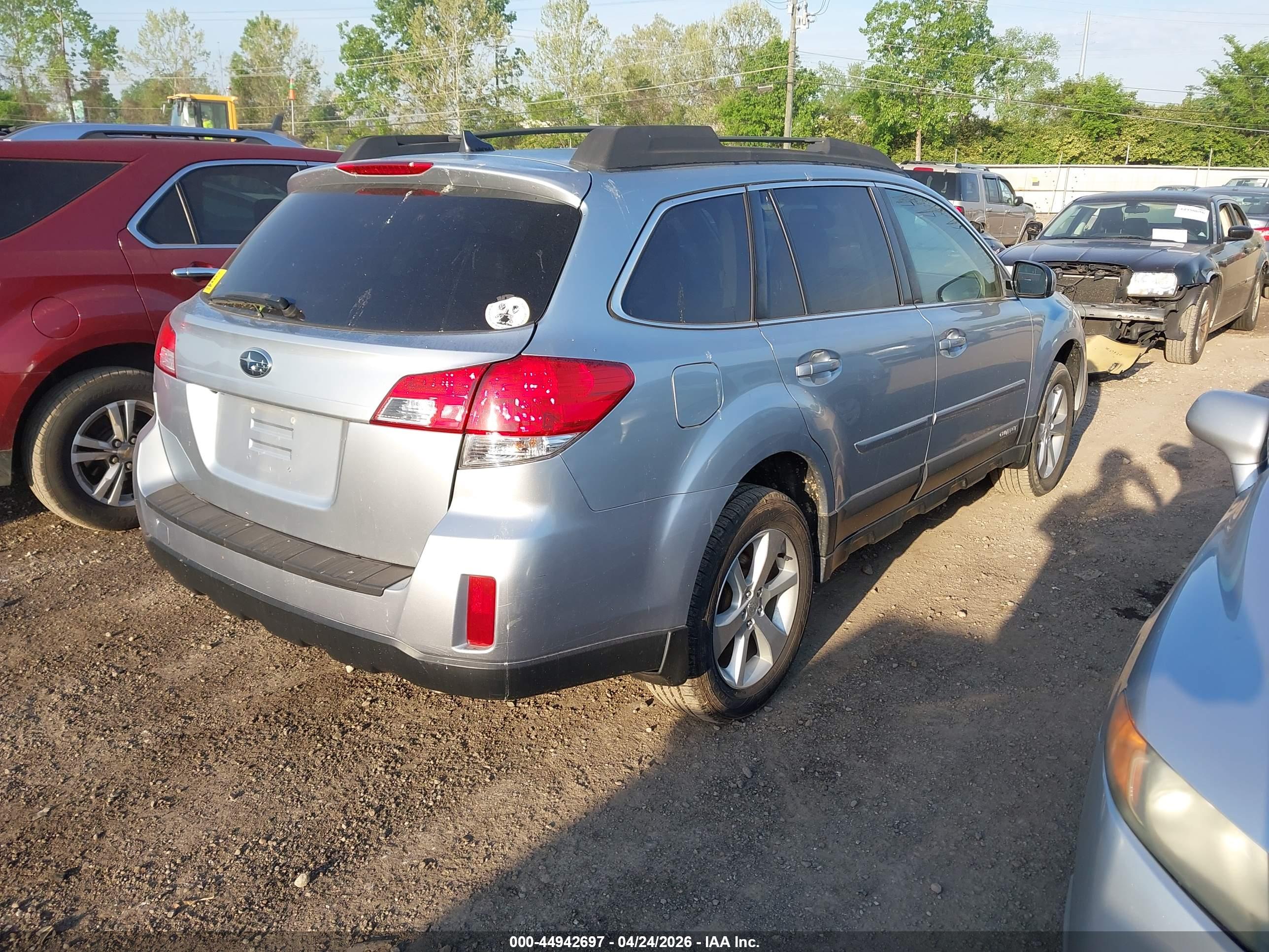 SUBARU OUTBACK image 4