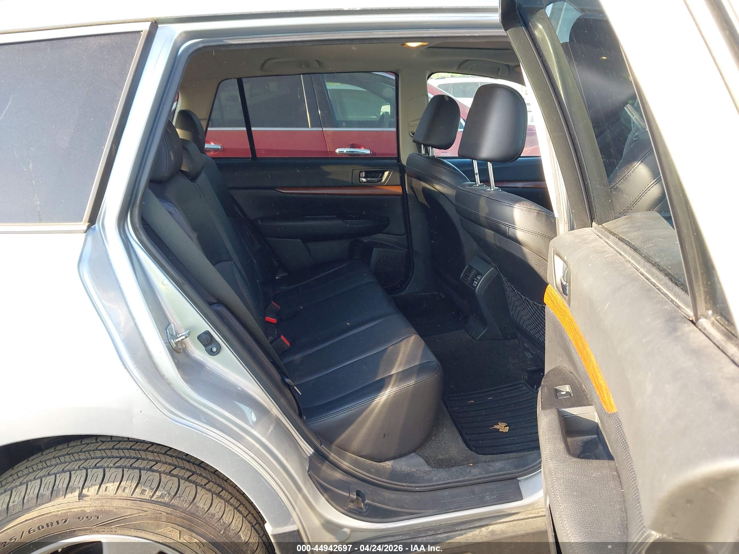 SUBARU OUTBACK image 8