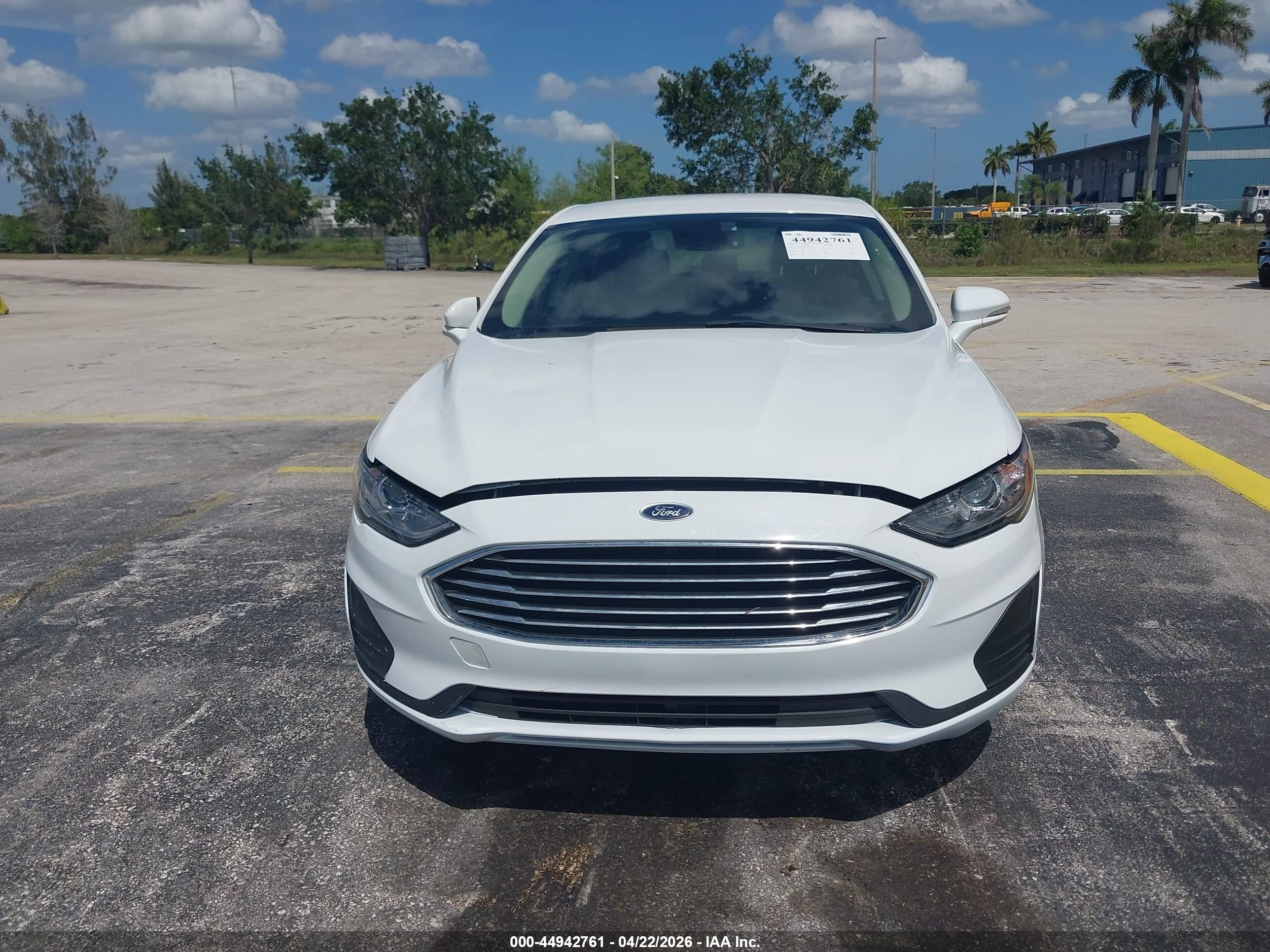 FORD FUSION image 6