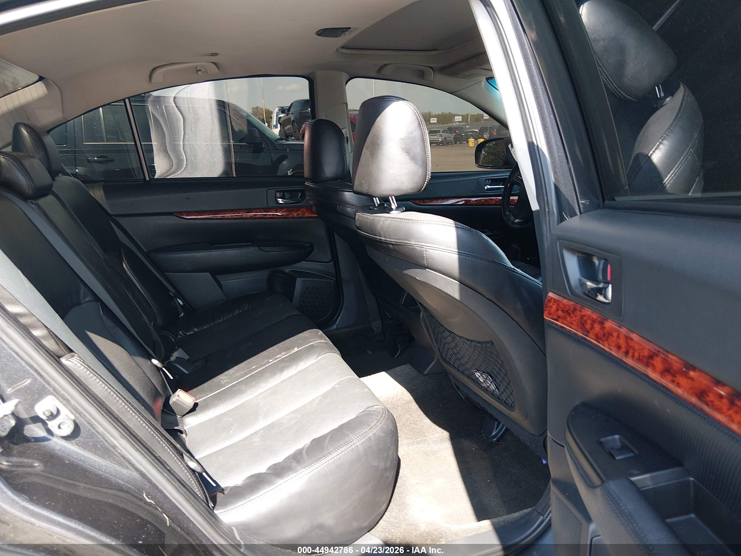 SUBARU LEGACY image 8