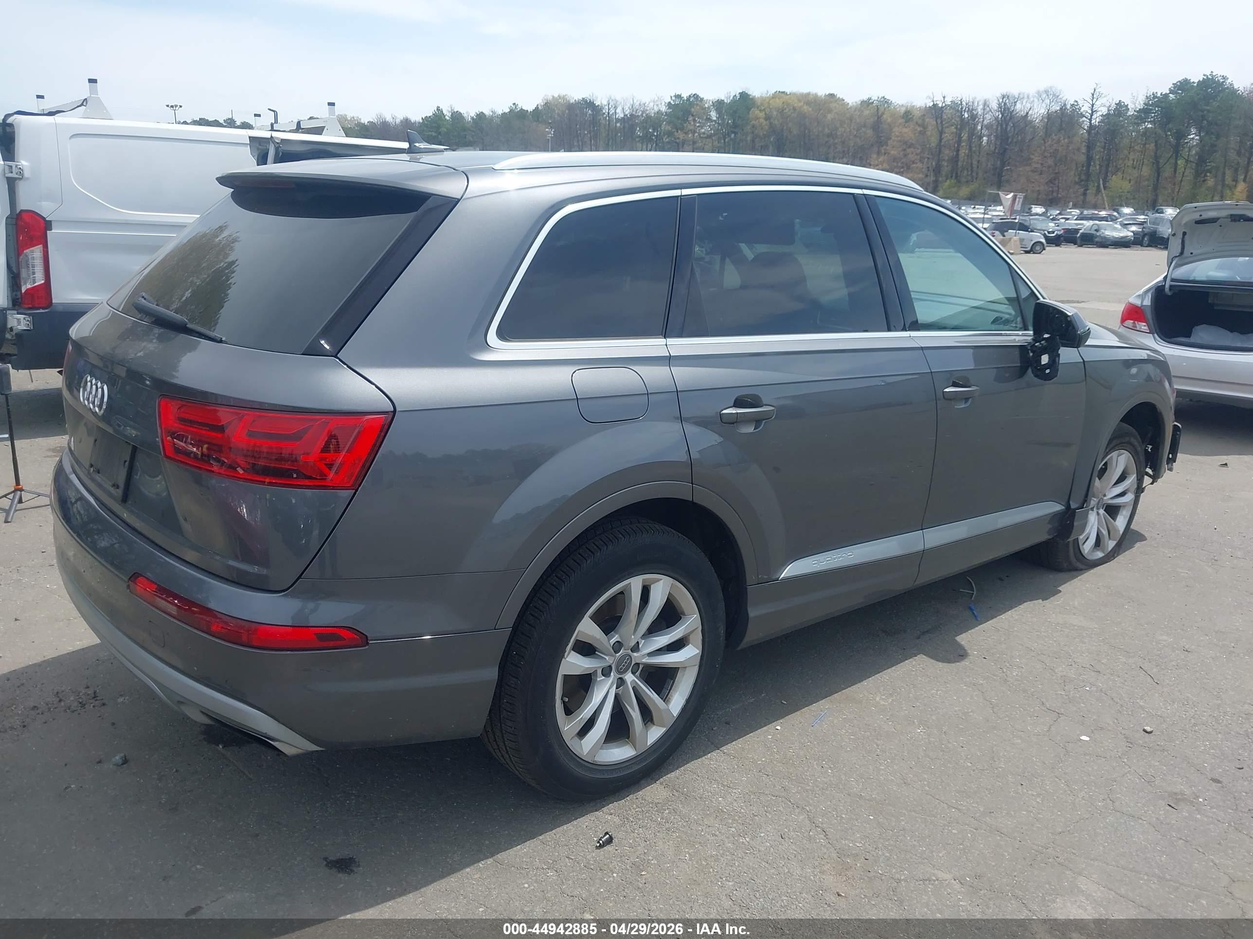 AUDI Q7 image 4