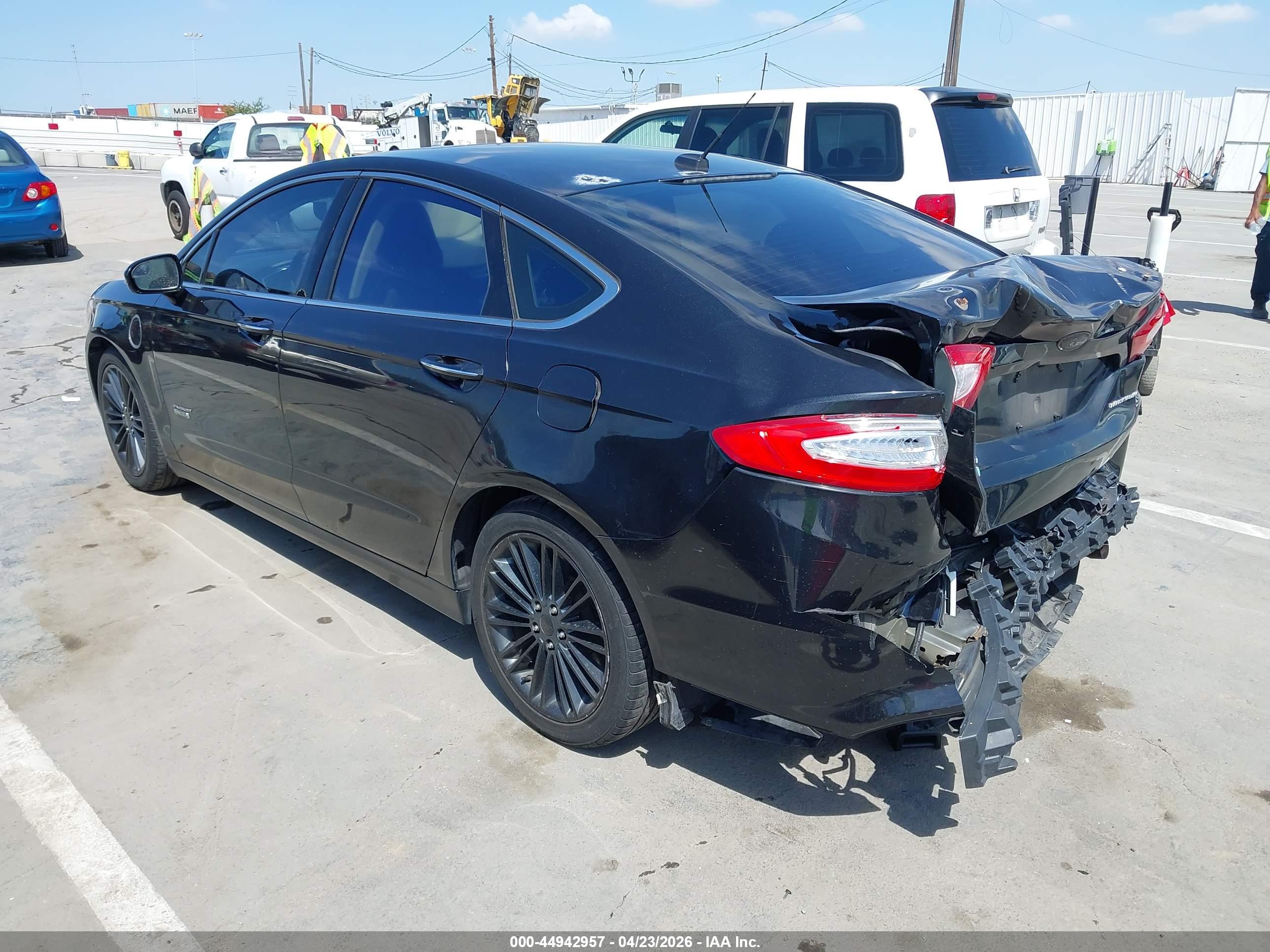 FORD FUSION image 3
