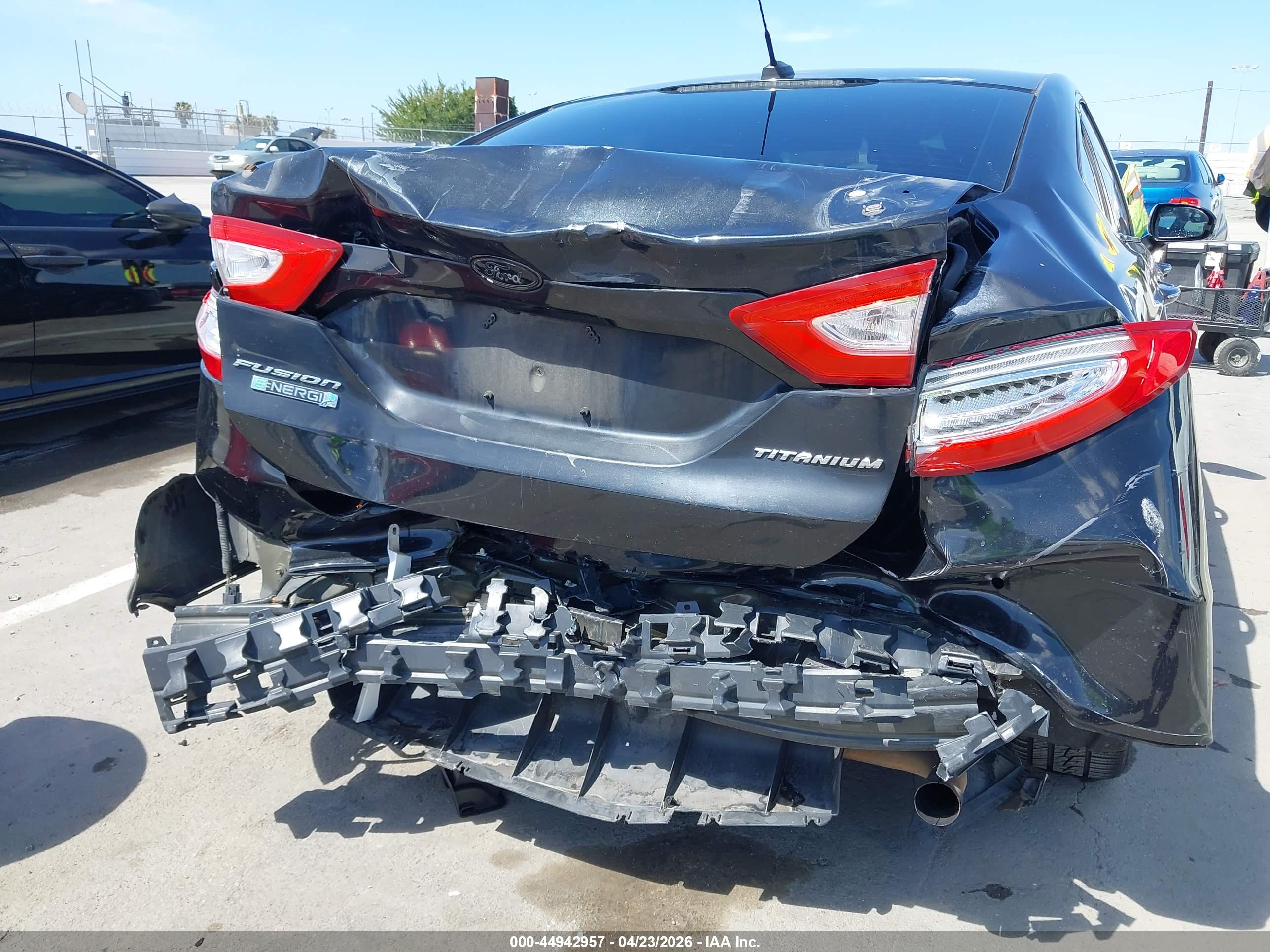 FORD FUSION image 6