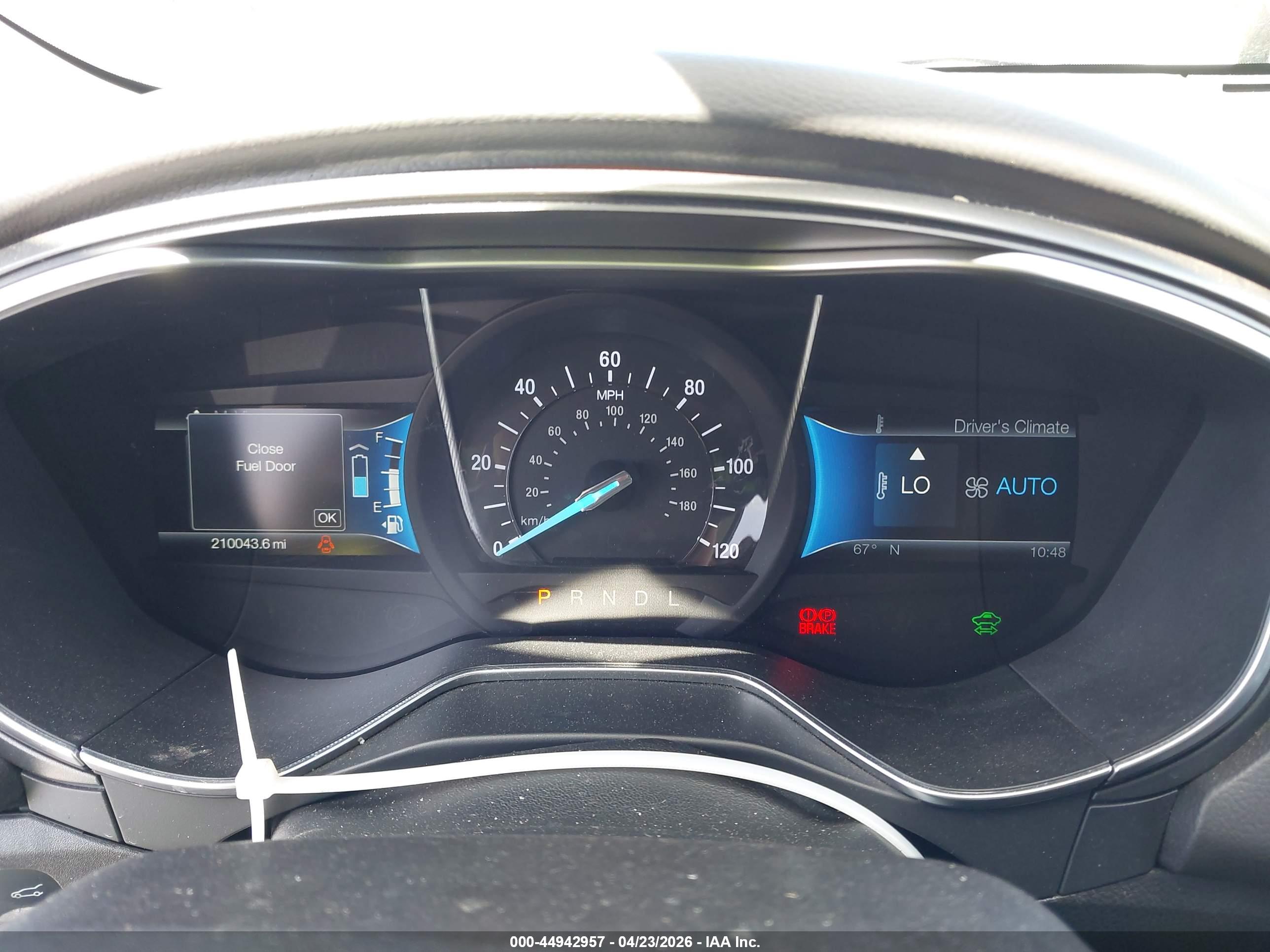 FORD FUSION image 7