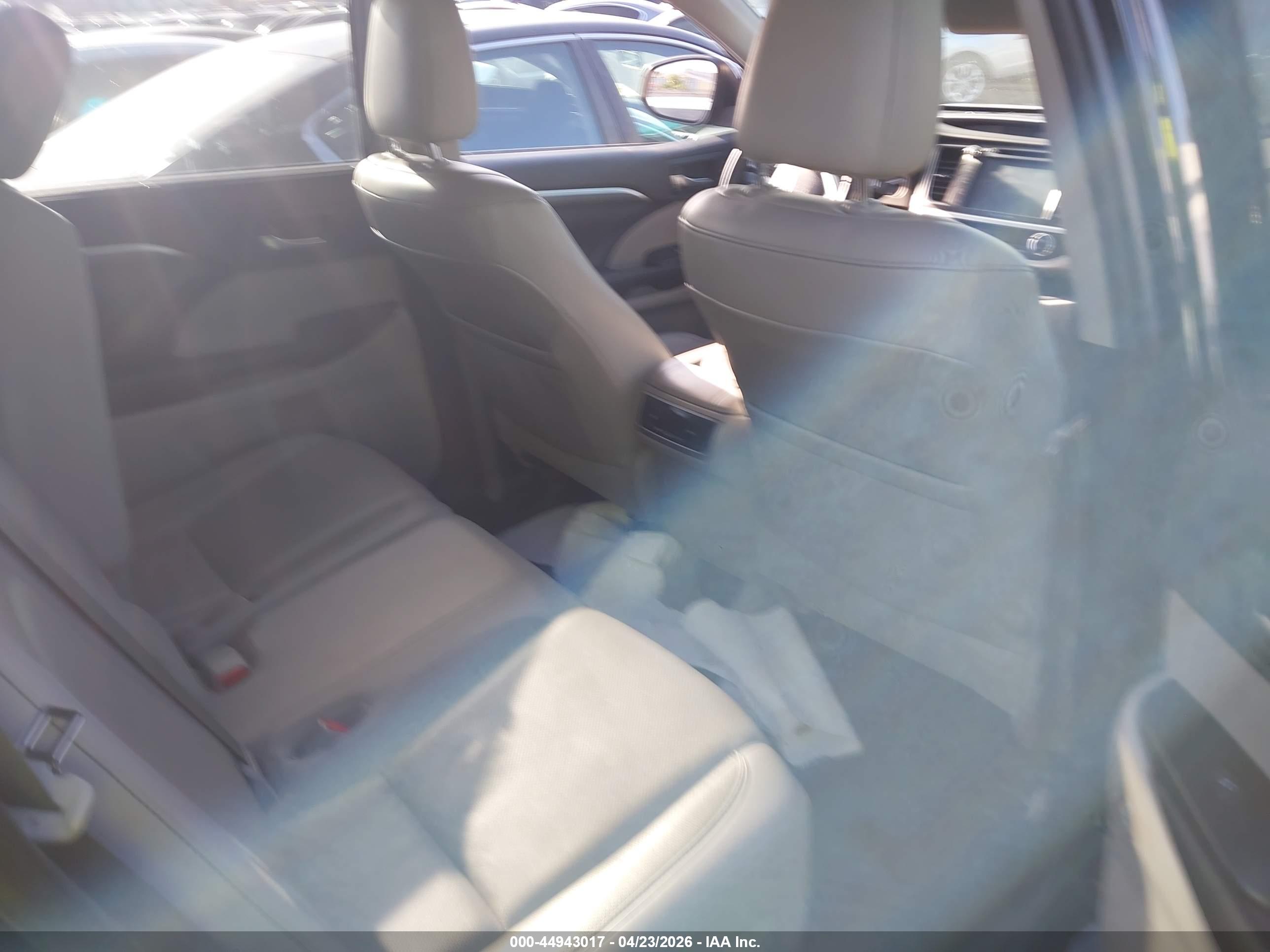 TOYOTA HIGHLANDER image 8