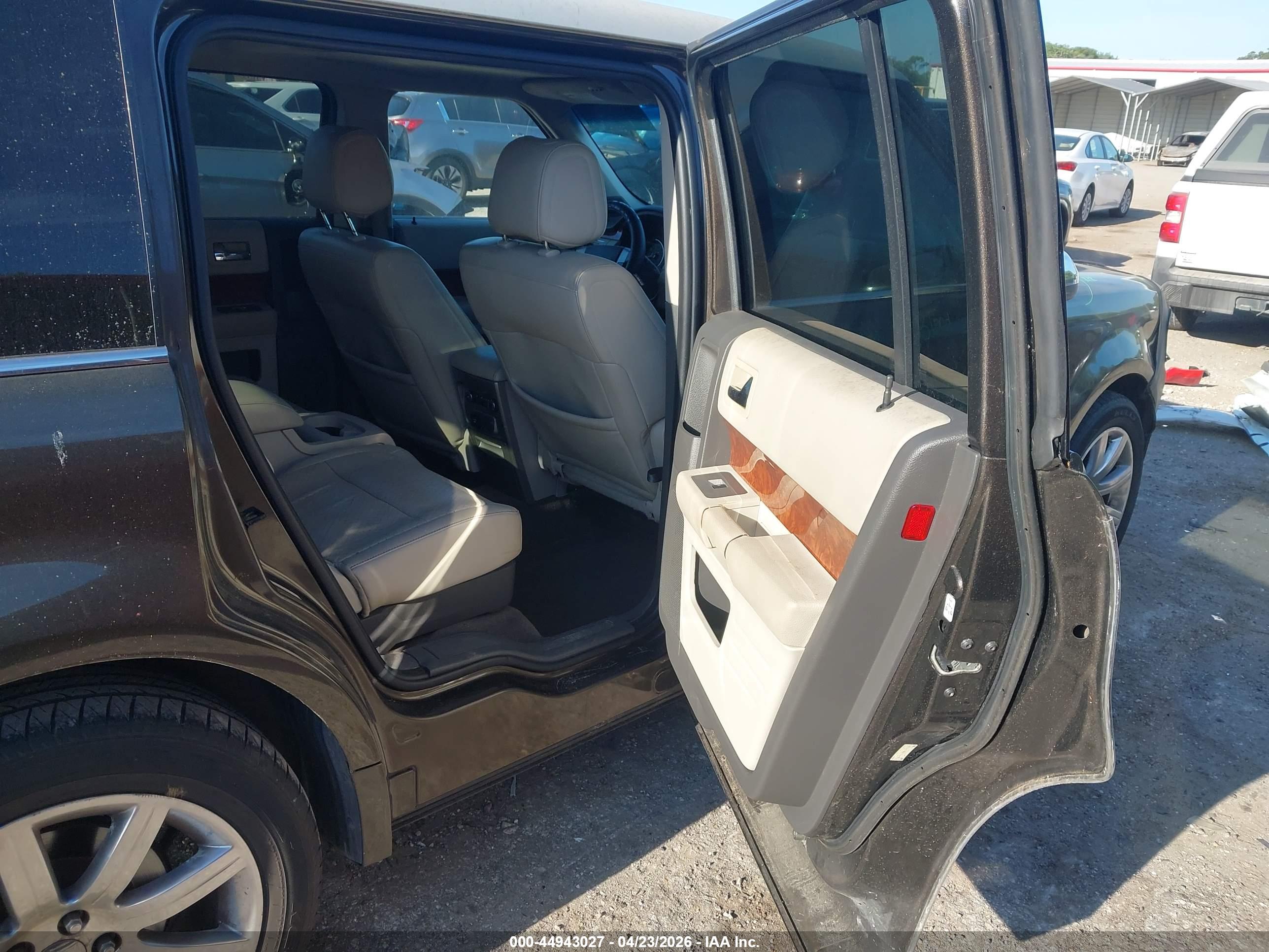 FORD FLEX image 8