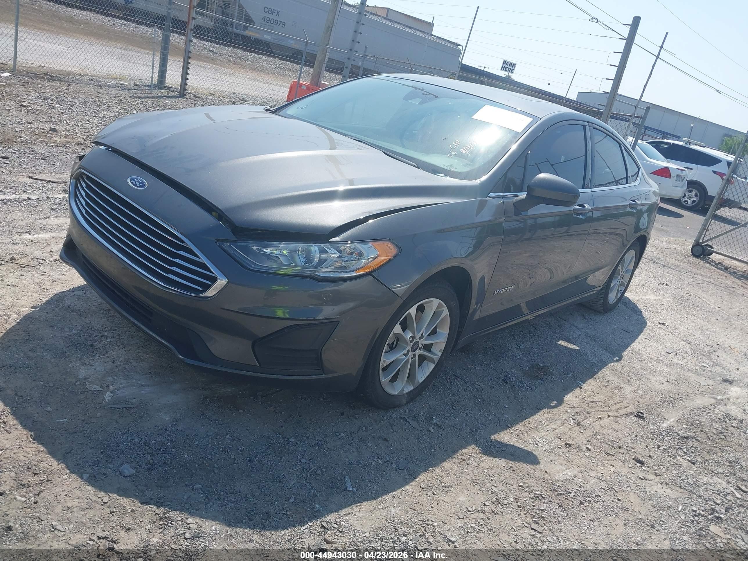 FORD FUSION image 2