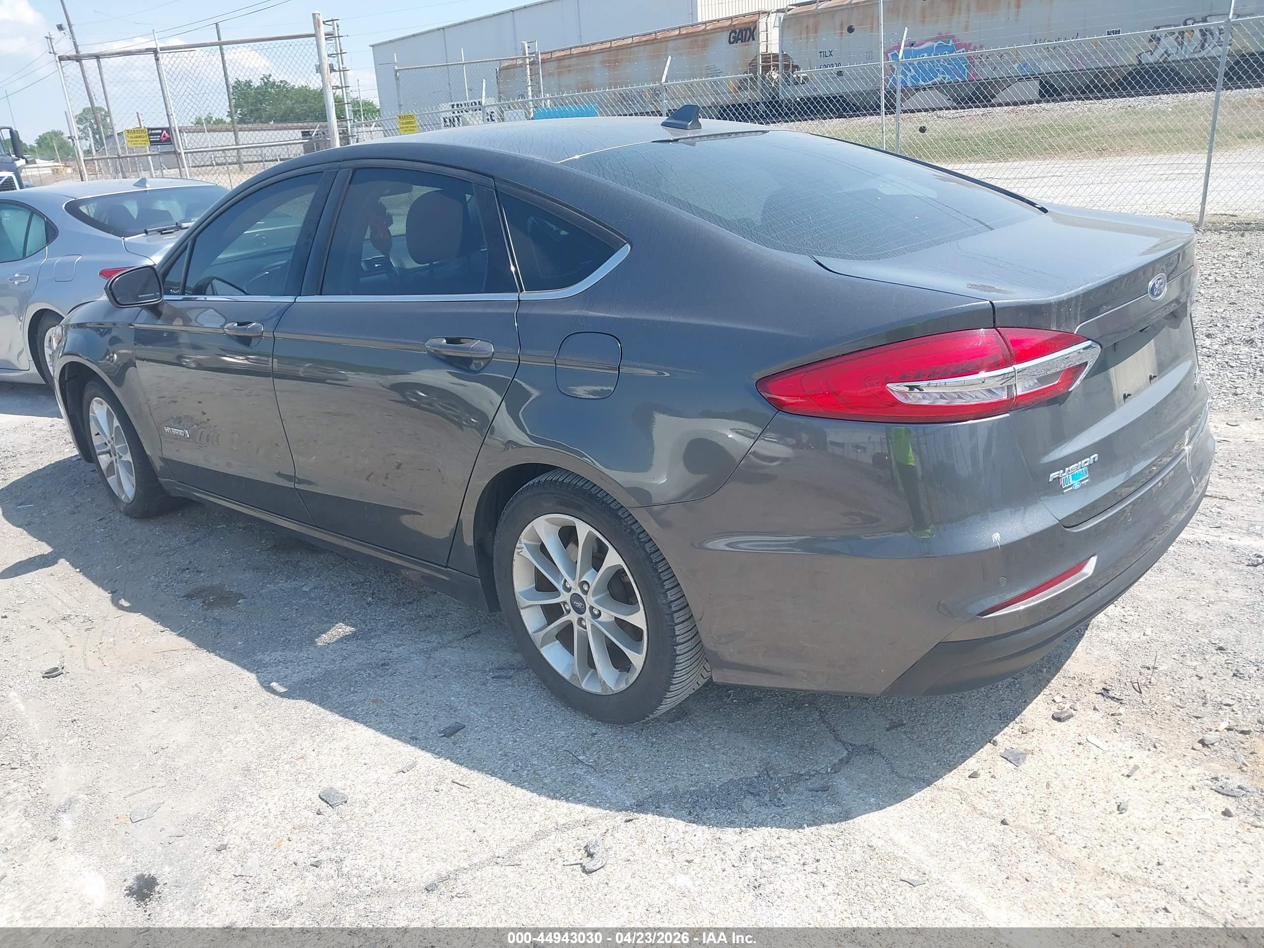 FORD FUSION image 3