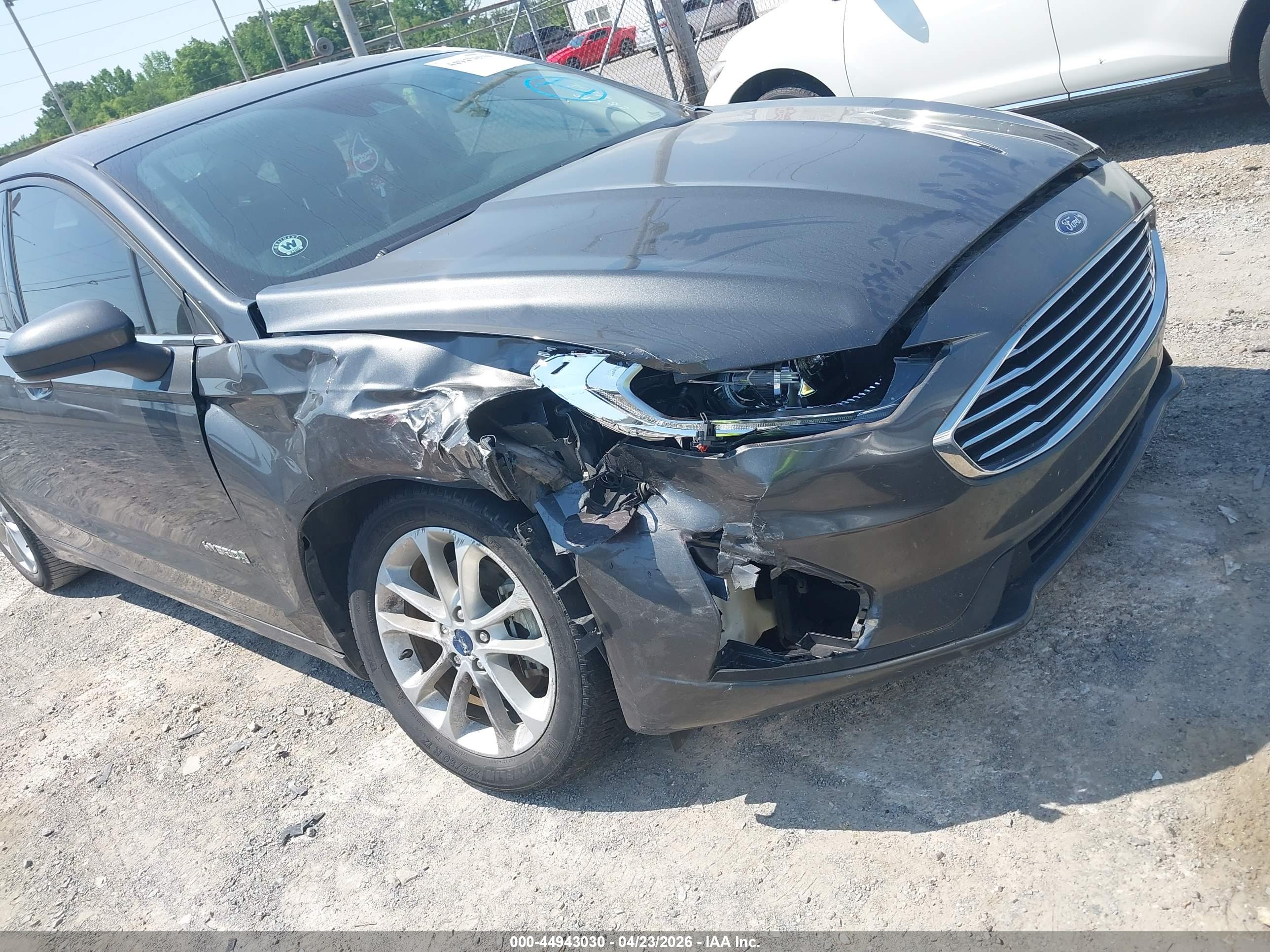 FORD FUSION image 6