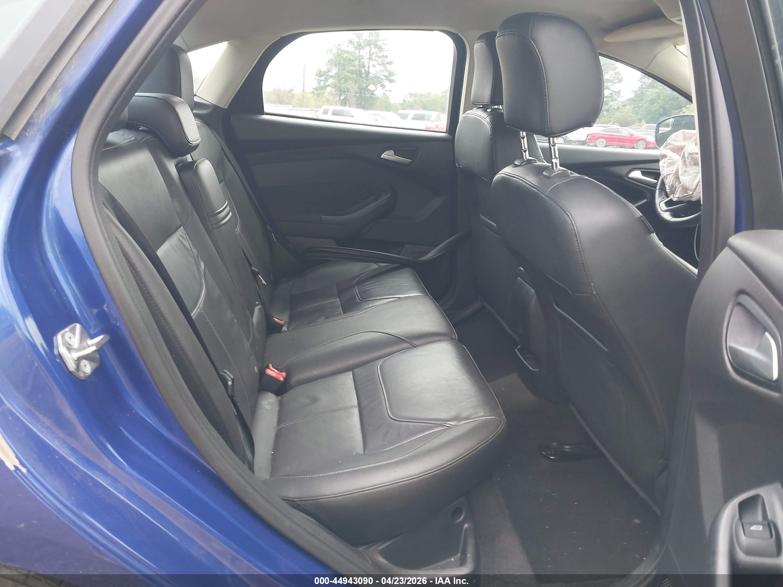 FORD FOCUS image 8