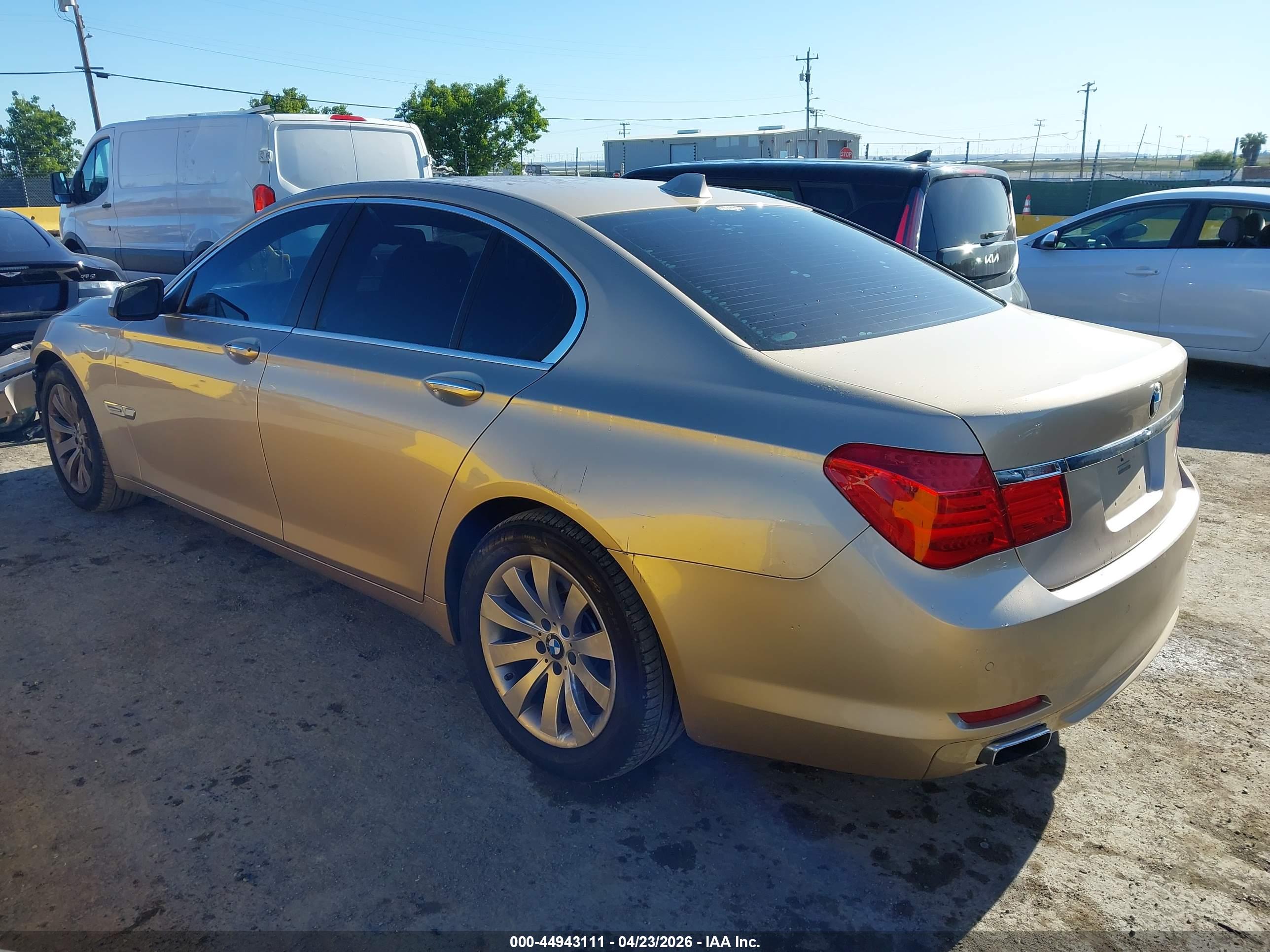 BMW 750I image 3