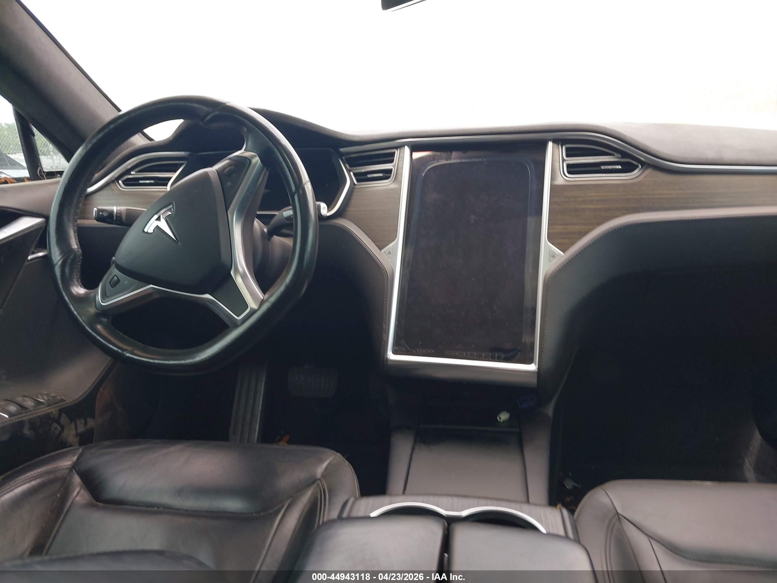 TESLA MODEL image 7