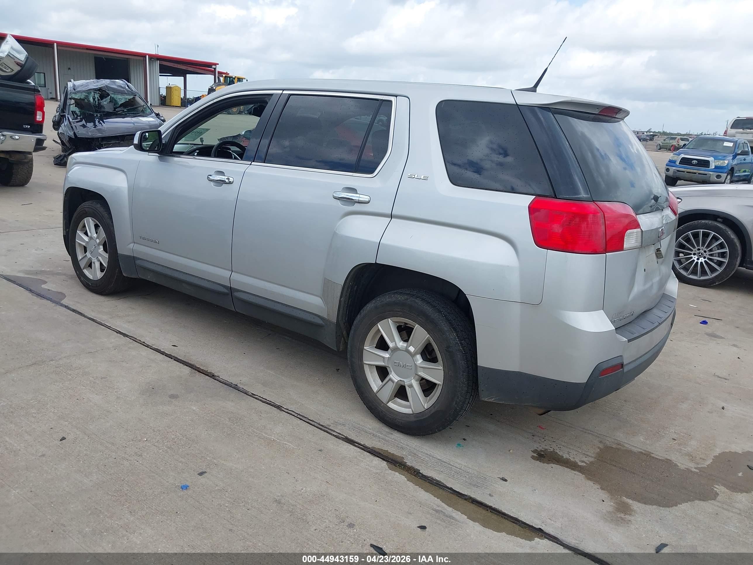 GMC TERRAIN image 3