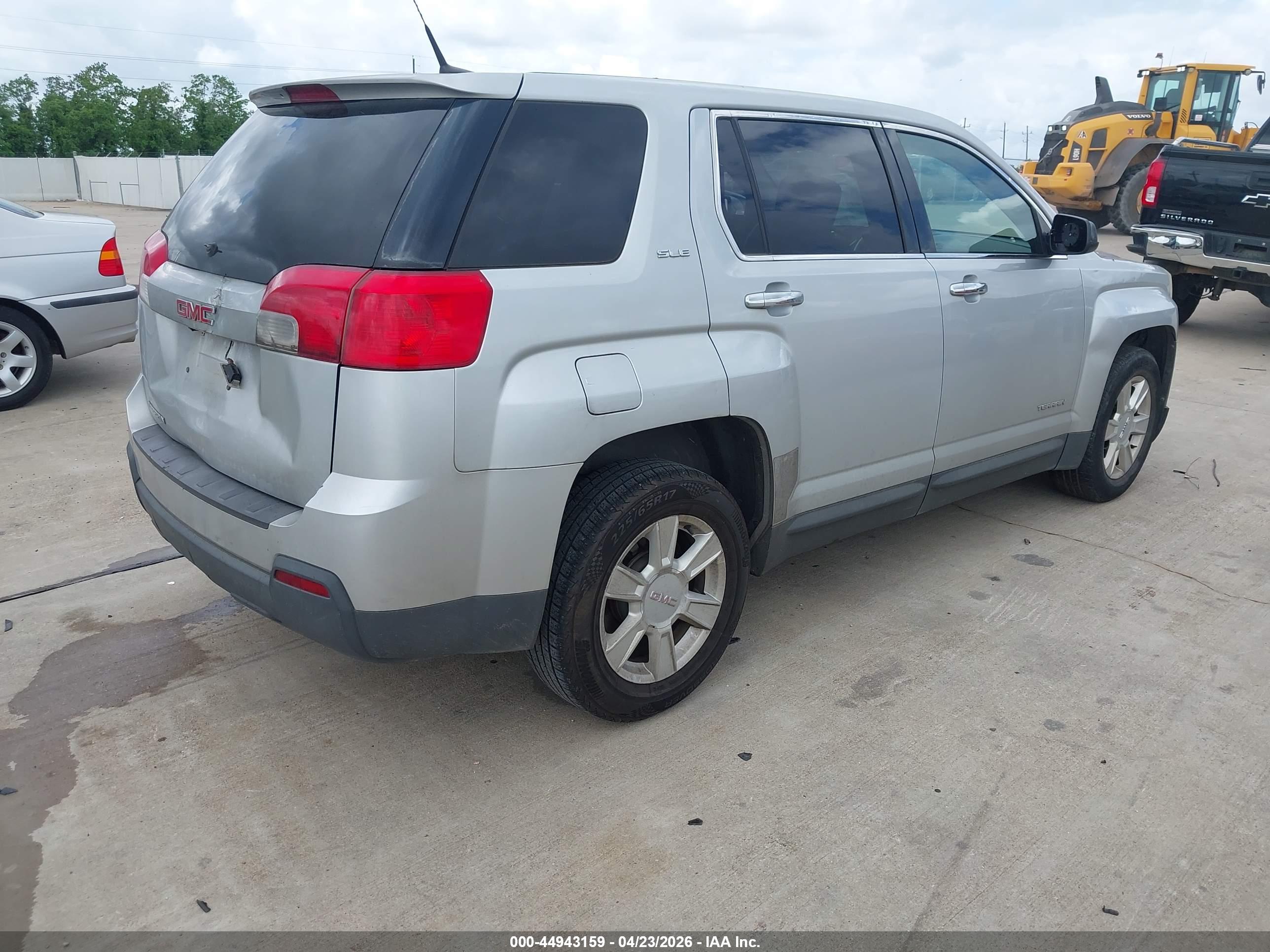 GMC TERRAIN image 4