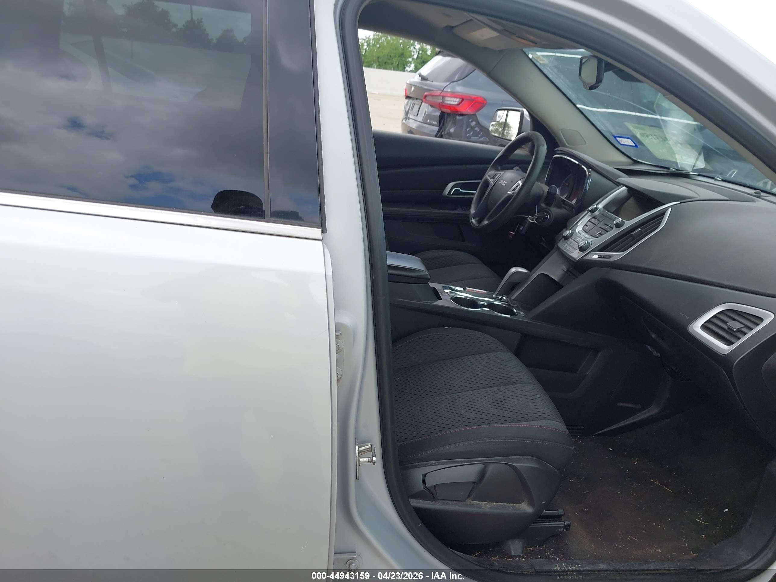 GMC TERRAIN image 5