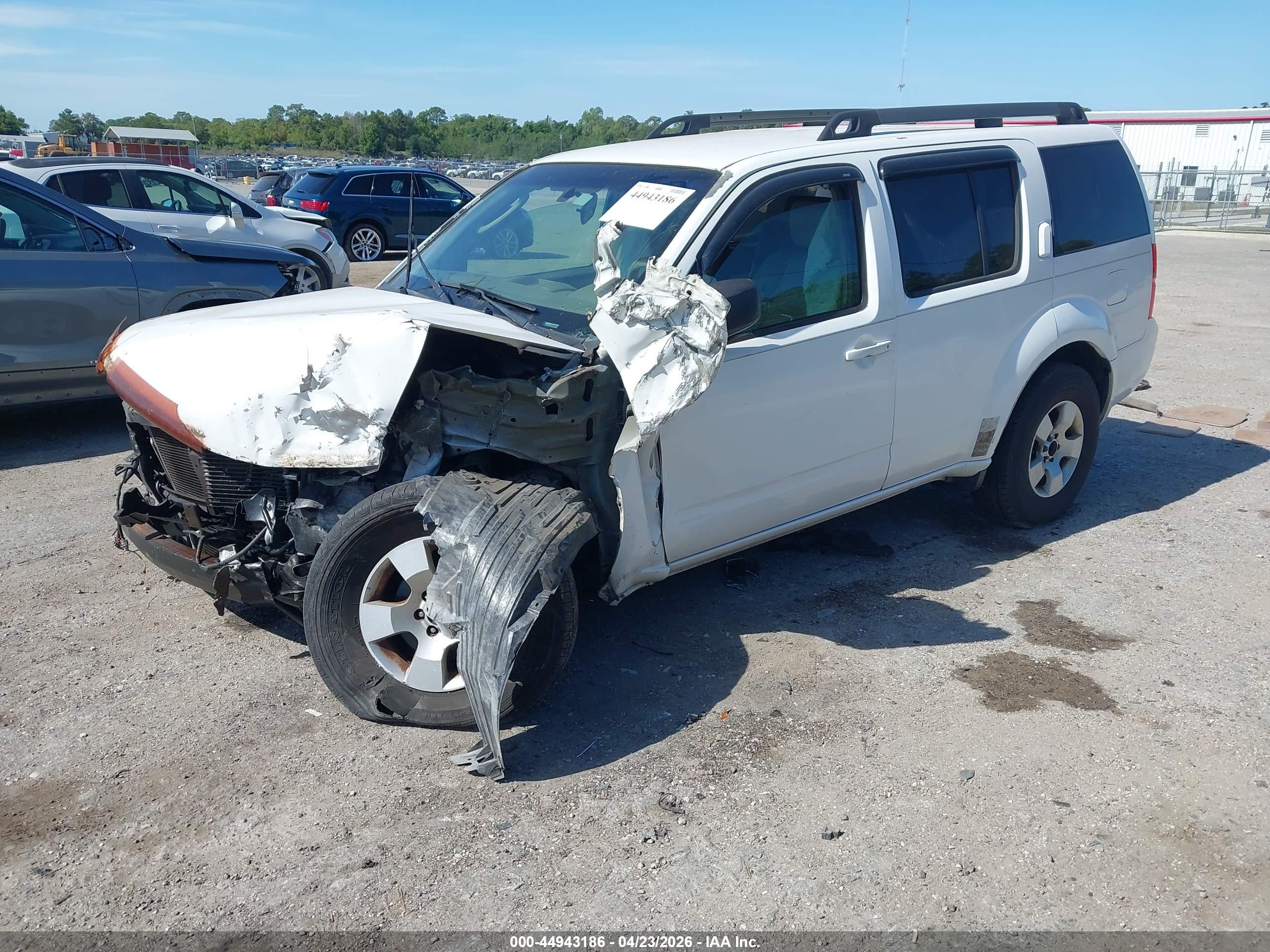 NISSAN PATHFINDER image 2