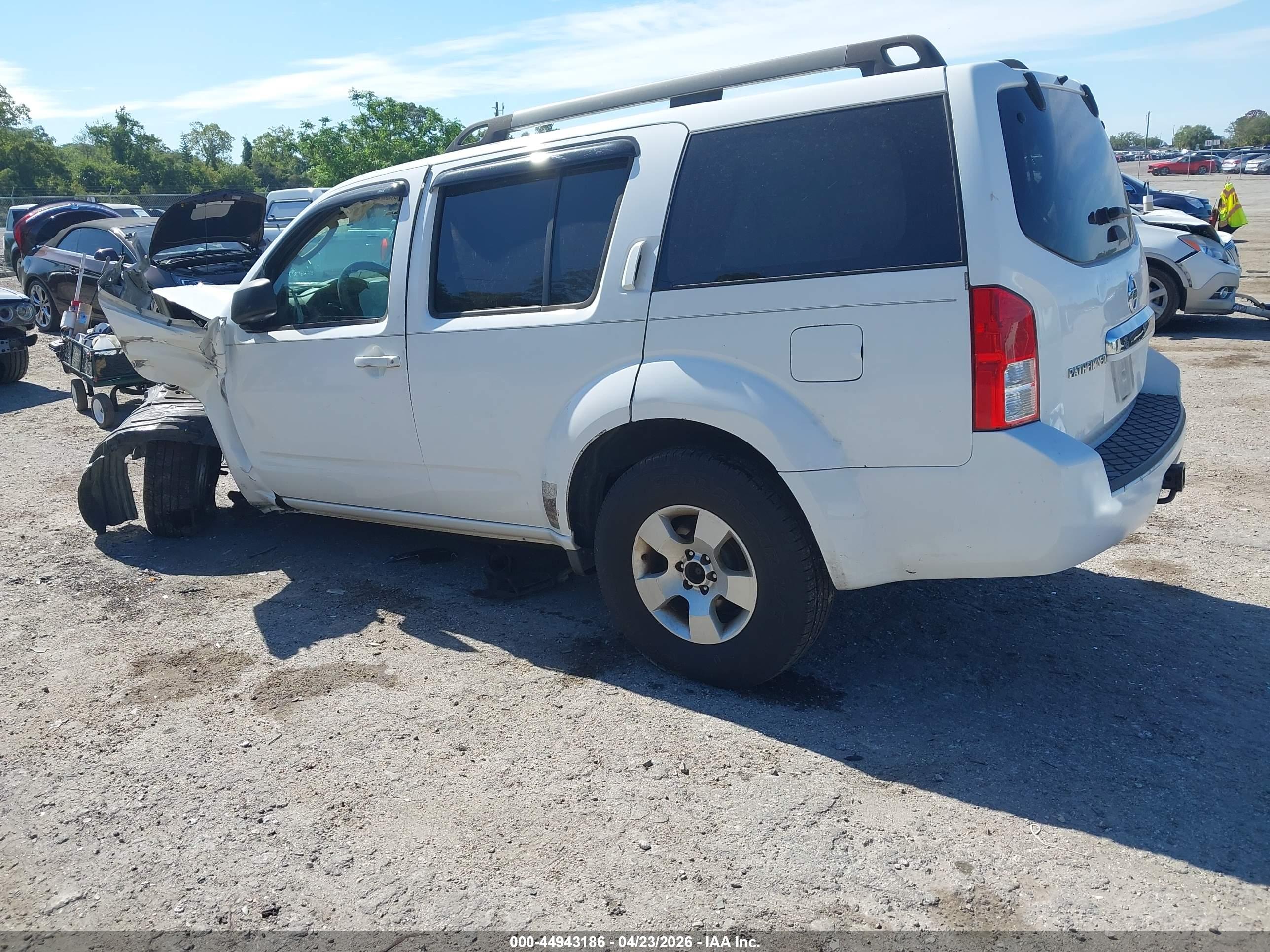 NISSAN PATHFINDER image 3