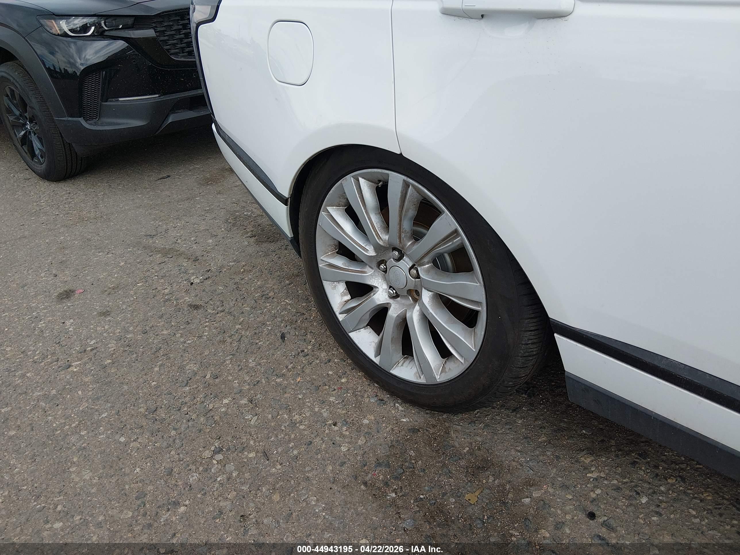 LAND ROVER image 6