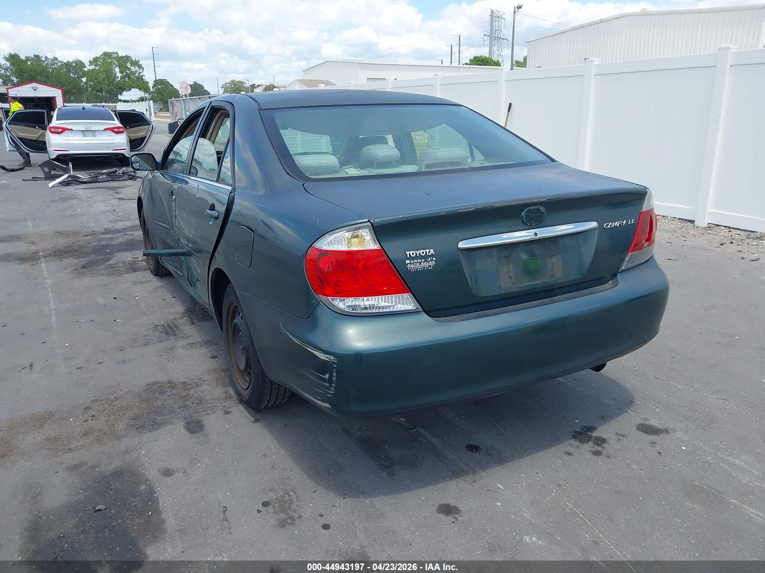 TOYOTA CAMRY image 3